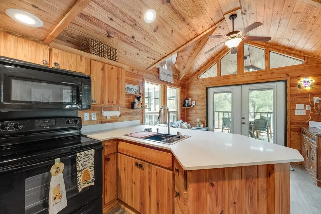 Single Family Residence For Sale in Fannin County , 1070 County Road 3030, Bonham, Texas 75418, 2 Bedroom, 1 Bathroom, Garage spaces, 500 Sqft, built in 2015, mls#21303605, Real Estate Agent in Bonham, Homes For Sale in Fannin county, Homes For Sale in Bonham, Realtor in Bonham Texas, Real Estate Brokerage Independent Realty Texas, Luminita Cordes Realtor