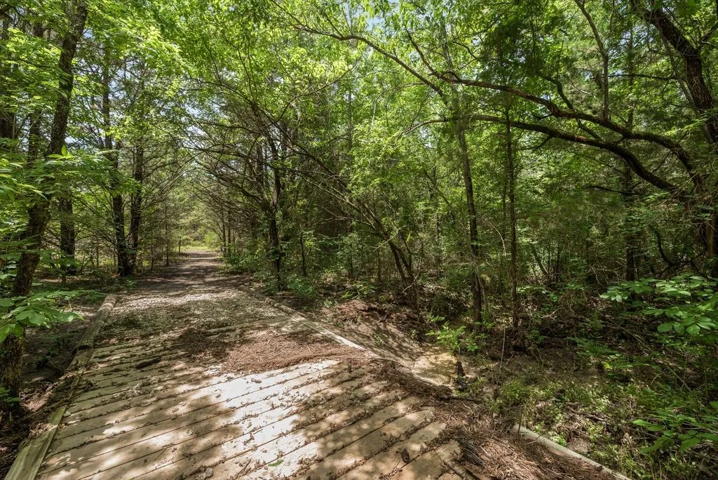 Single Family Residence For Sale in Fannin County , 1070 County Road 3030, Bonham, Texas 75418, 2 Bedroom, 1 Bathroom, Garage spaces, 500 Sqft, built in 2015, mls#21303605, Real Estate Agent in Bonham, Homes For Sale in Fannin county, Homes For Sale in Bonham, Realtor in Bonham Texas, Real Estate Brokerage Independent Realty Texas, Luminita Cordes Realtor