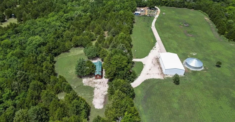 Single Family Residence For Sale in Fannin County , 1070 County Road 3030, Bonham, Texas 75418, 2 Bedroom, 1 Bathroom, Garage spaces, 500 Sqft, built in 2015, mls#21303605, Real Estate Agent in Bonham, Homes For Sale in Fannin county, Homes For Sale in Bonham, Realtor in Bonham Texas, Real Estate Brokerage Independent Realty Texas, Luminita Cordes Realtor
