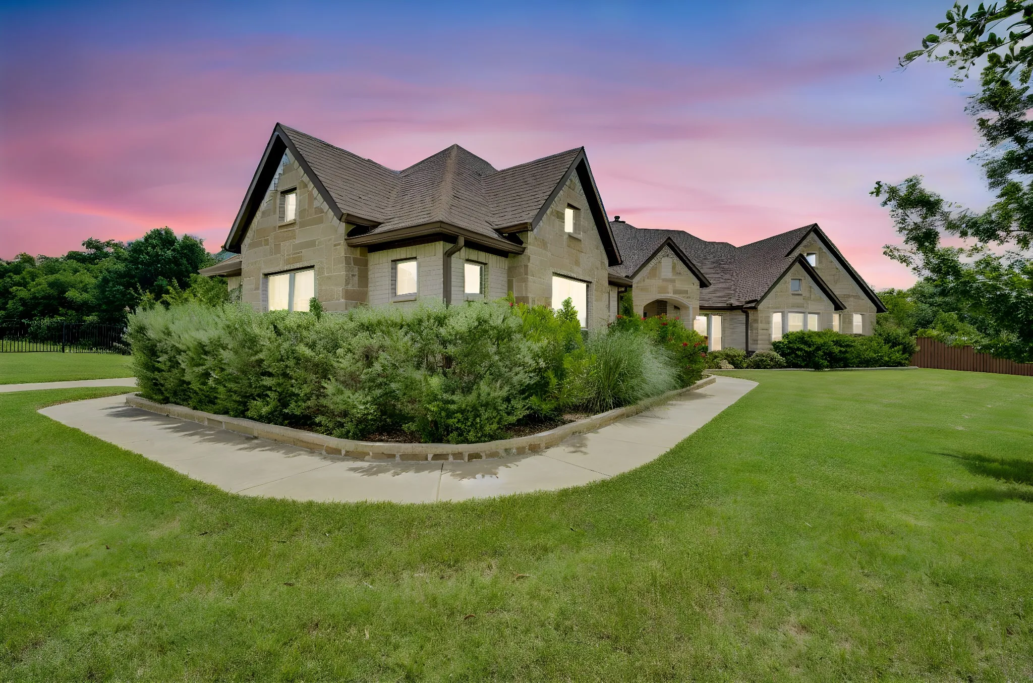 Single Family Residence For Sale in Ellis County , 1310 Rustic Ridge, Midlothian, Texas 76065, 4 Bedroom, 3 Bathroom, 3 Garage spaces, 2,920 Sqft, built in 2020, mls#21304214, Real Estate Agent in Midlothian, Homes For Sale in Ellis county, Homes For Sale in Midlothian, Realtor in Midlothian Texas, Real Estate Brokerage Independent Realty Texas, Luminita Cordes Realtor