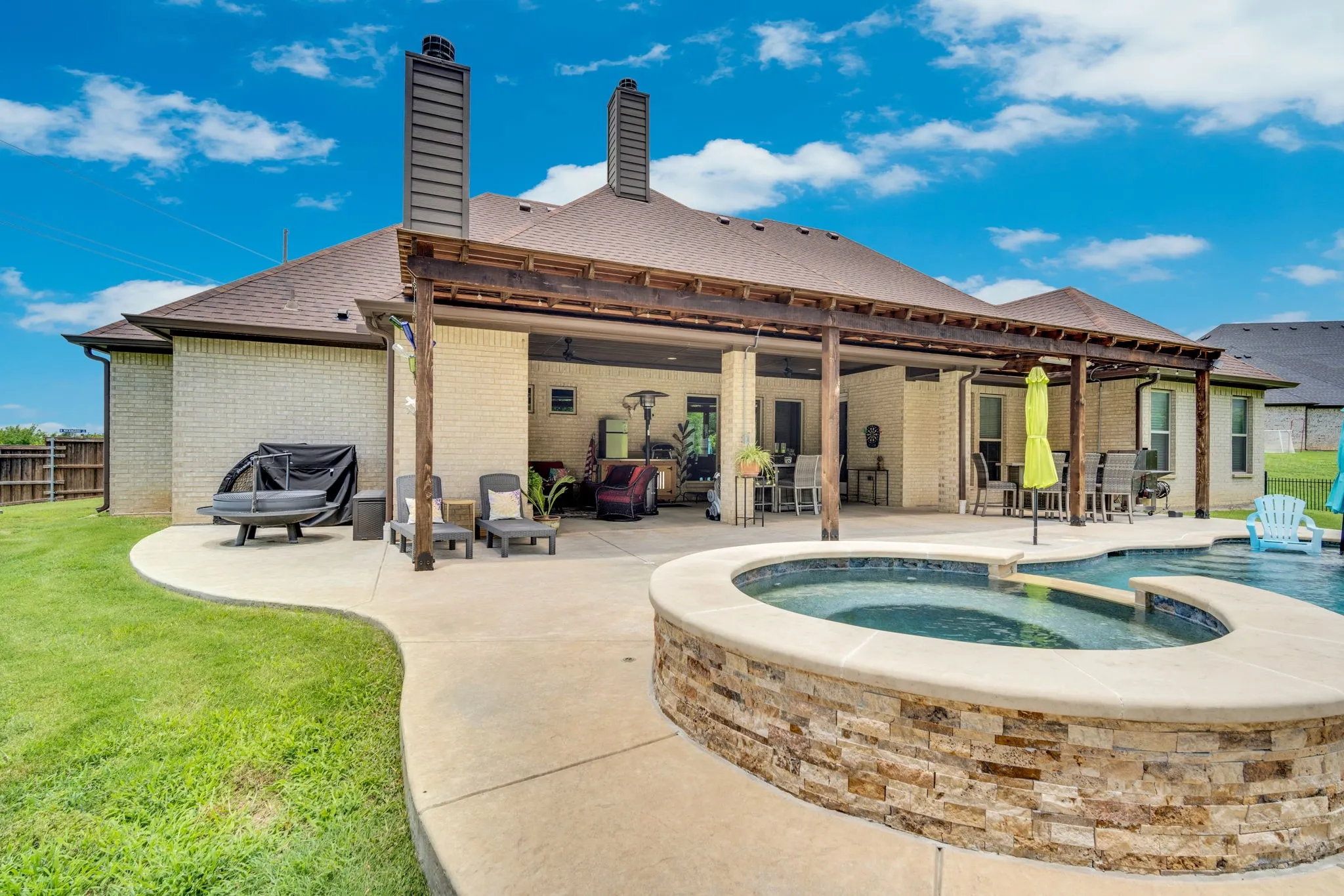Single Family Residence For Sale in Ellis County , 1310 Rustic Ridge, Midlothian, Texas 76065, 4 Bedroom, 3 Bathroom, 3 Garage spaces, 2,920 Sqft, built in 2020, mls#21304214, Real Estate Agent in Midlothian, Homes For Sale in Ellis county, Homes For Sale in Midlothian, Realtor in Midlothian Texas, Real Estate Brokerage Independent Realty Texas, Luminita Cordes Realtor