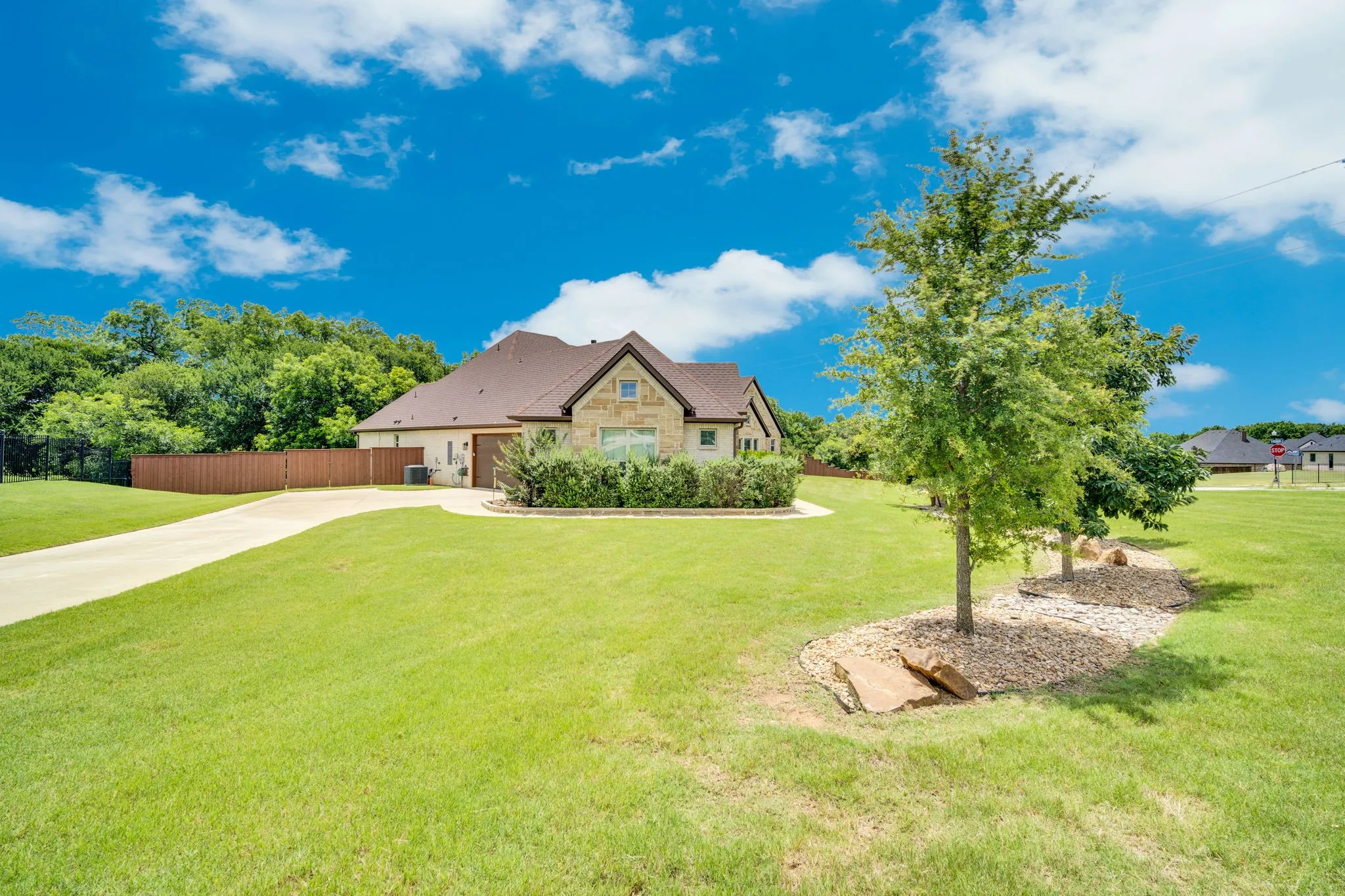 Single Family Residence For Sale in Ellis County , 1310 Rustic Ridge, Midlothian, Texas 76065, 4 Bedroom, 3 Bathroom, 3 Garage spaces, 2,920 Sqft, built in 2020, mls#21304214, Real Estate Agent in Midlothian, Homes For Sale in Ellis county, Homes For Sale in Midlothian, Realtor in Midlothian Texas, Real Estate Brokerage Independent Realty Texas, Luminita Cordes Realtor