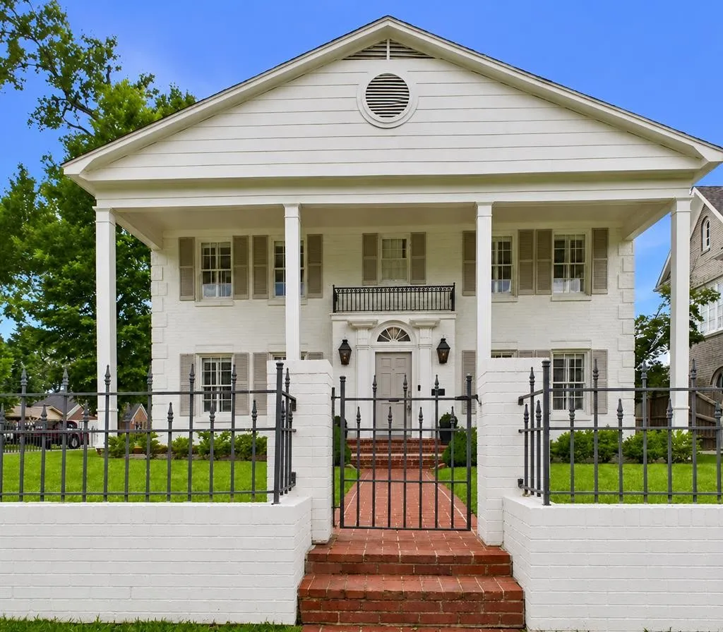 Single Family Residence For Sale in Smith County , 1521 S Chilton Avenue, Tyler, Texas 75701, 3 Bedroom, 3 Bathroom, 2 Garage spaces, 2,651 Sqft, built in 1931, mls#21289717, Real Estate Agent in Tyler, Homes For Sale in Smith county, Homes For Sale in Tyler, Realtor in Tyler Texas, Real Estate Brokerage Independent Realty Texas, Luminita Cordes Realtor