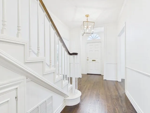 Single Family Residence For Sale in Smith County , 1521 S Chilton Avenue, Tyler, Texas 75701, 3 Bedroom, 3 Bathroom, 2 Garage spaces, 2,651 Sqft, built in 1931, mls#21289717, Real Estate Agent in Tyler, Homes For Sale in Smith county, Homes For Sale in Tyler, Realtor in Tyler Texas, Real Estate Brokerage Independent Realty Texas, Luminita Cordes Realtor