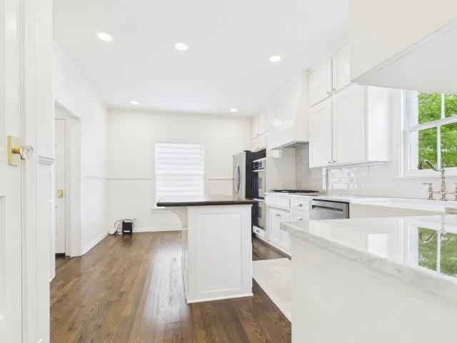 Single Family Residence For Sale in Smith County , 1521 S Chilton Avenue, Tyler, Texas 75701, 3 Bedroom, 3 Bathroom, 2 Garage spaces, 2,651 Sqft, built in 1931, mls#21289717, Real Estate Agent in Tyler, Homes For Sale in Smith county, Homes For Sale in Tyler, Realtor in Tyler Texas, Real Estate Brokerage Independent Realty Texas, Luminita Cordes Realtor