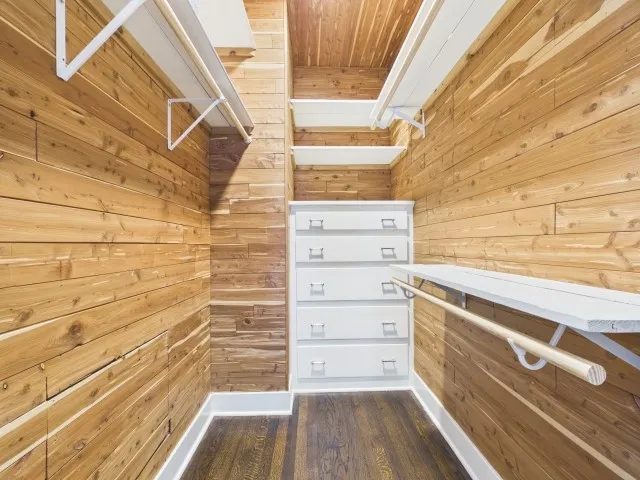 Single Family Residence For Sale in Smith County , 1521 S Chilton Avenue, Tyler, Texas 75701, 3 Bedroom, 3 Bathroom, 2 Garage spaces, 2,651 Sqft, built in 1931, mls#21289717, Real Estate Agent in Tyler, Homes For Sale in Smith county, Homes For Sale in Tyler, Realtor in Tyler Texas, Real Estate Brokerage Independent Realty Texas, Luminita Cordes Realtor