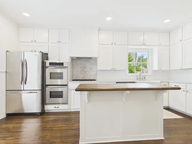 Single Family Residence For Sale in Smith County , 1521 S Chilton Avenue, Tyler, Texas 75701, 3 Bedroom, 3 Bathroom, 2 Garage spaces, 2,651 Sqft, built in 1931, mls#21289717, Real Estate Agent in Tyler, Homes For Sale in Smith county, Homes For Sale in Tyler, Realtor in Tyler Texas, Real Estate Brokerage Independent Realty Texas, Luminita Cordes Realtor