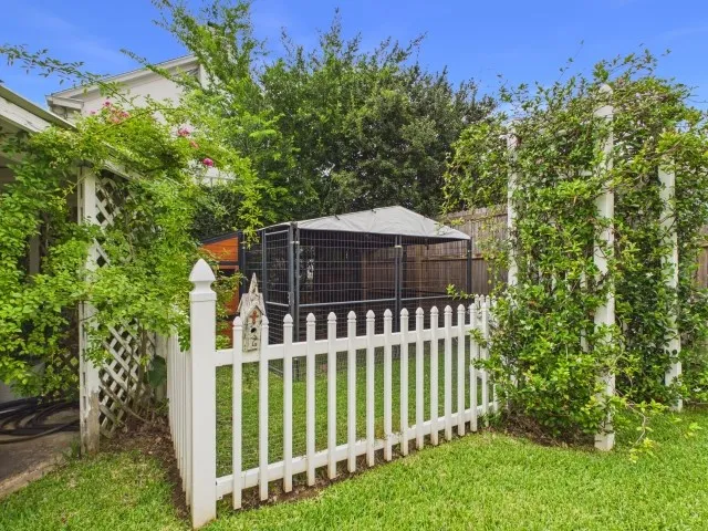 Single Family Residence For Sale in Smith County , 1521 S Chilton Avenue, Tyler, Texas 75701, 3 Bedroom, 3 Bathroom, 2 Garage spaces, 2,651 Sqft, built in 1931, mls#21289717, Real Estate Agent in Tyler, Homes For Sale in Smith county, Homes For Sale in Tyler, Realtor in Tyler Texas, Real Estate Brokerage Independent Realty Texas, Luminita Cordes Realtor