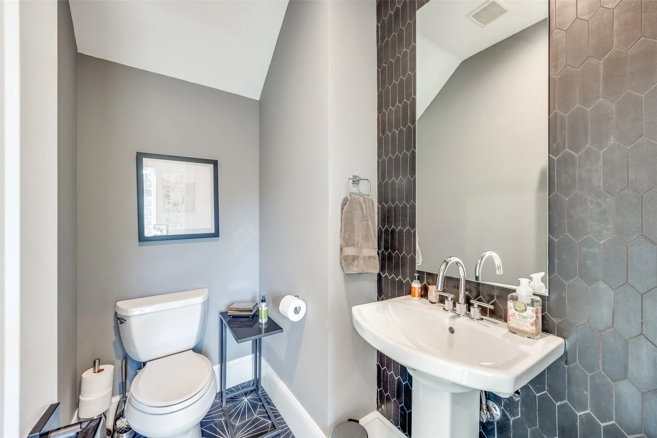Single Family Residence For Rent in Dallas County , 6441 Park Lane, Dallas, Texas 75225, 4 Bedroom, 5 Bathroom, Garage spaces, 3,452 Sqft, built in 1953, mls#21304219, Real Estate Agent in Dallas, Homes For Rent in Dallas county, Homes For Rent in Dallas, Realtor in Dallas Texas, Real Estate Brokerage Independent Realty Texas, Luminita Cordes Realtor
