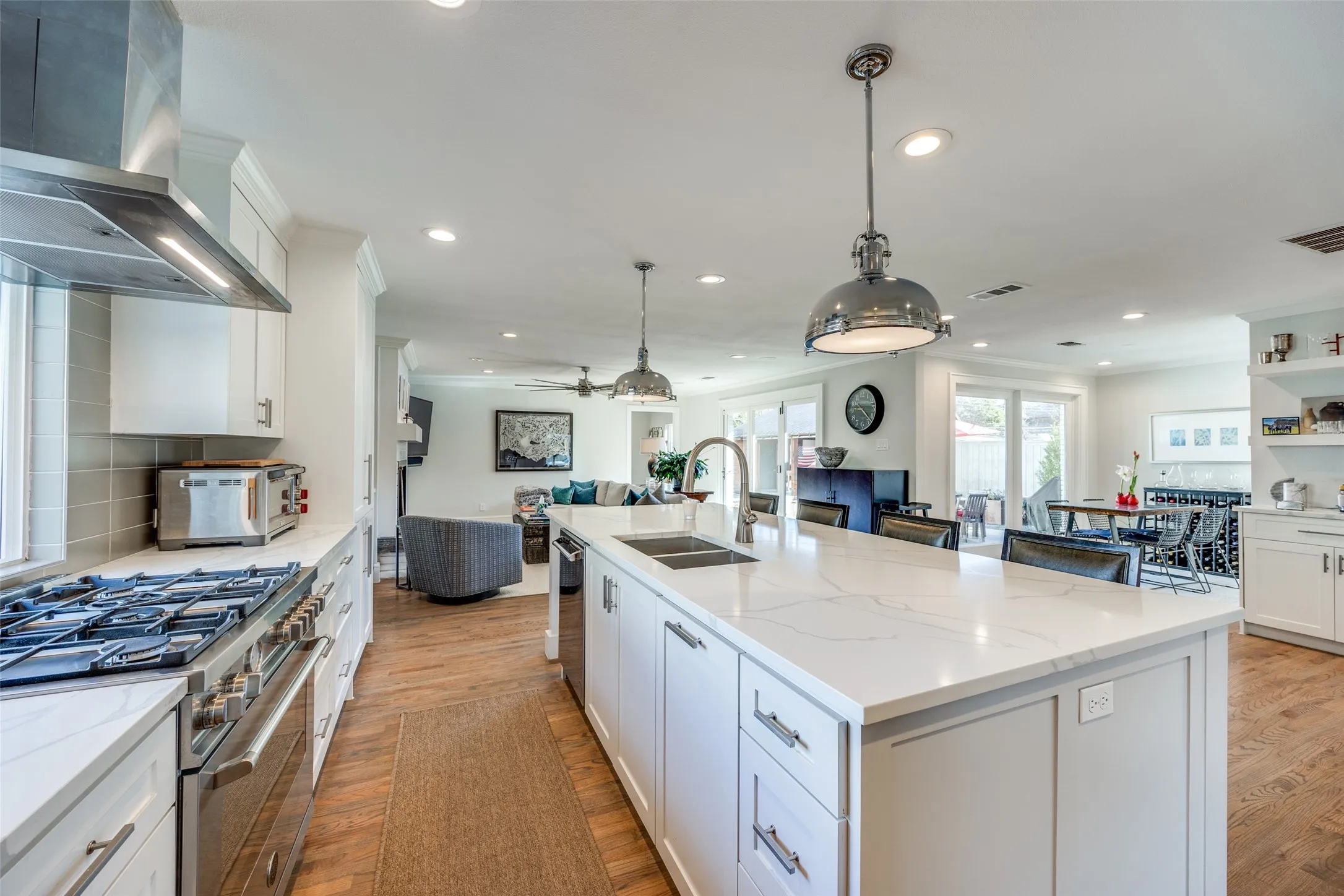 Single Family Residence For Rent in Dallas County , 6441 Park Lane, Dallas, Texas 75225, 4 Bedroom, 5 Bathroom, Garage spaces, 3,452 Sqft, built in 1953, mls#21304219, Real Estate Agent in Dallas, Homes For Rent in Dallas county, Homes For Rent in Dallas, Realtor in Dallas Texas, Real Estate Brokerage Independent Realty Texas, Luminita Cordes Realtor