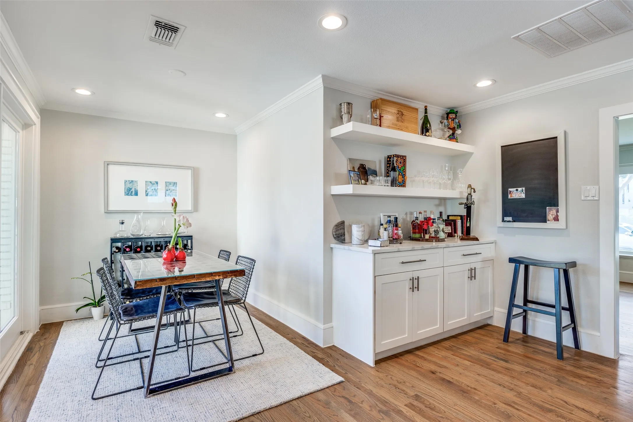 Single Family Residence For Rent in Dallas County , 6441 Park Lane, Dallas, Texas 75225, 4 Bedroom, 5 Bathroom, Garage spaces, 3,452 Sqft, built in 1953, mls#21304219, Real Estate Agent in Dallas, Homes For Rent in Dallas county, Homes For Rent in Dallas, Realtor in Dallas Texas, Real Estate Brokerage Independent Realty Texas, Luminita Cordes Realtor