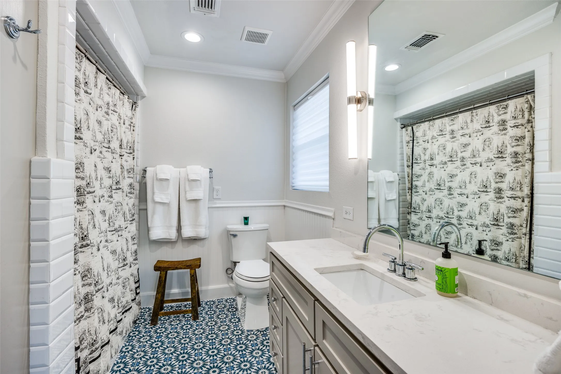 Single Family Residence For Rent in Dallas County , 6441 Park Lane, Dallas, Texas 75225, 4 Bedroom, 5 Bathroom, Garage spaces, 3,452 Sqft, built in 1953, mls#21304219, Real Estate Agent in Dallas, Homes For Rent in Dallas county, Homes For Rent in Dallas, Realtor in Dallas Texas, Real Estate Brokerage Independent Realty Texas, Luminita Cordes Realtor