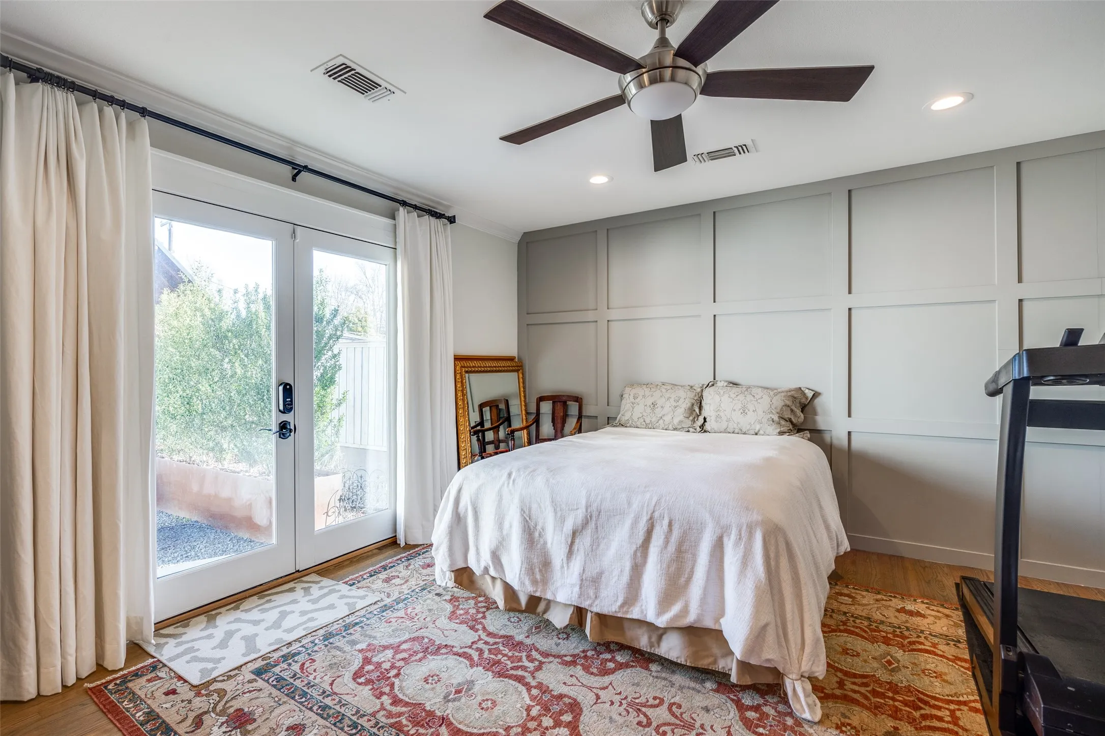Single Family Residence For Rent in Dallas County , 6441 Park Lane, Dallas, Texas 75225, 4 Bedroom, 5 Bathroom, Garage spaces, 3,452 Sqft, built in 1953, mls#21304219, Real Estate Agent in Dallas, Homes For Rent in Dallas county, Homes For Rent in Dallas, Realtor in Dallas Texas, Real Estate Brokerage Independent Realty Texas, Luminita Cordes Realtor
