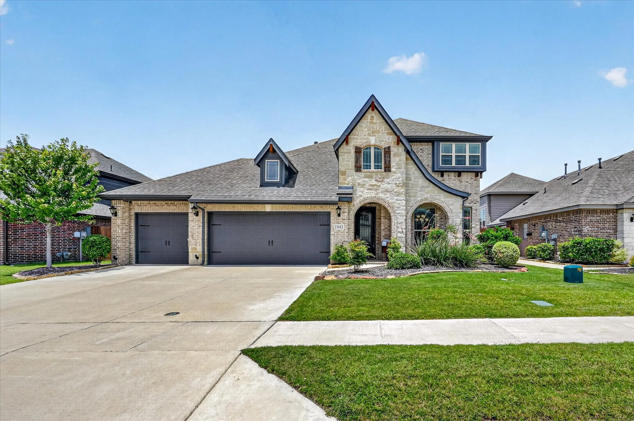 Single Family Residence For Sale in Dallas County , 1943 Silverleaf Drive, Glenn Heights, Texas 75154, 5 Bedroom, 4 Bathroom, 3 Garage spaces, 3,228 Sqft, built in 2021, mls#21304218, Real Estate Agent in Glenn Heights, Homes For Sale in Dallas county, Homes For Sale in Glenn Heights, Realtor in Glenn Heights Texas, Real Estate Brokerage Independent Realty Texas, Luminita Cordes Realtor