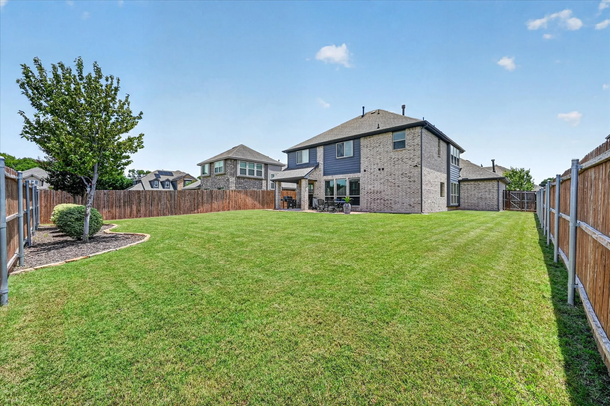 Single Family Residence For Sale in Dallas County , 1943 Silverleaf Drive, Glenn Heights, Texas 75154, 5 Bedroom, 4 Bathroom, 3 Garage spaces, 3,228 Sqft, built in 2021, mls#21304218, Real Estate Agent in Glenn Heights, Homes For Sale in Dallas county, Homes For Sale in Glenn Heights, Realtor in Glenn Heights Texas, Real Estate Brokerage Independent Realty Texas, Luminita Cordes Realtor