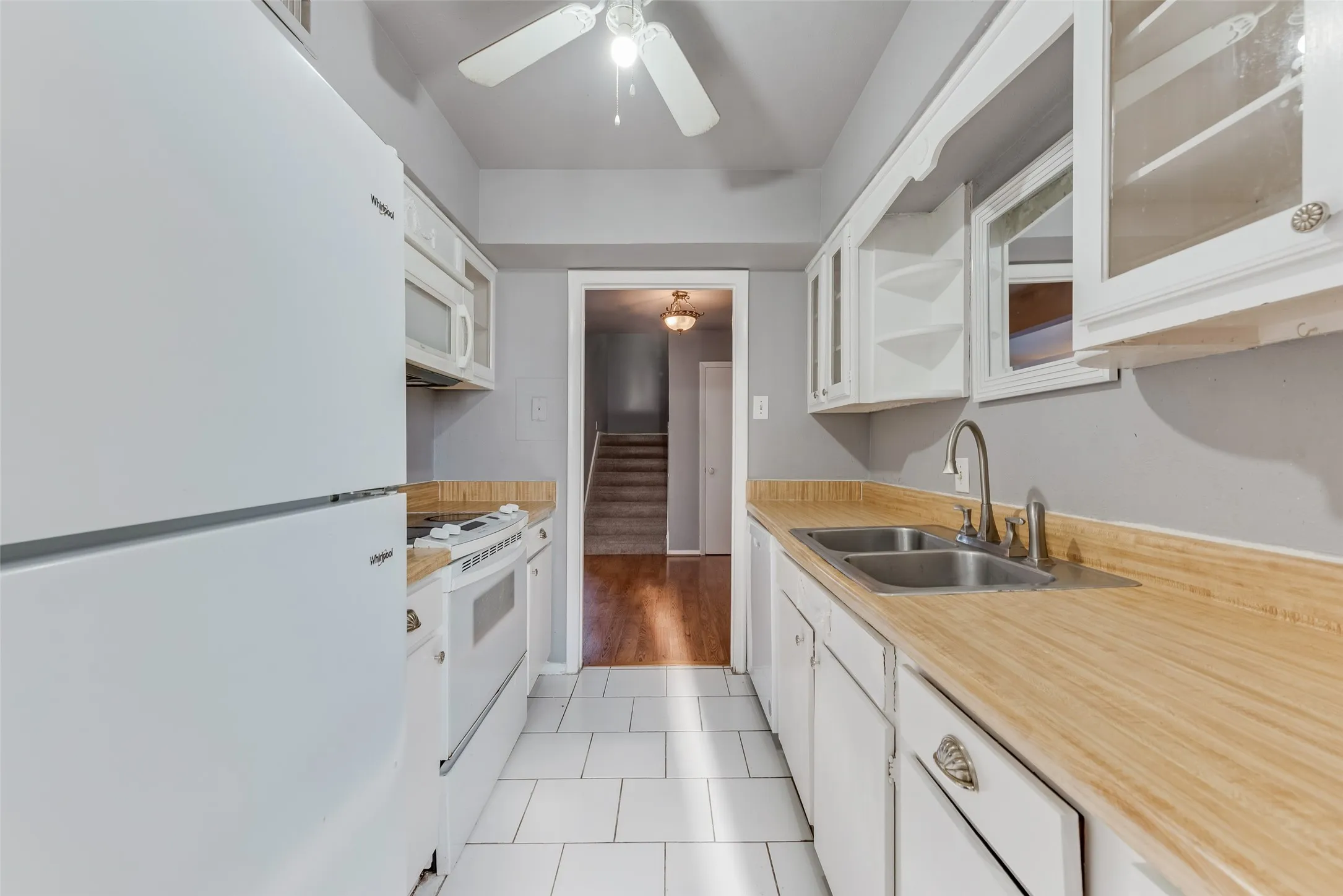 Condominium For Sale in Dallas County , 1809 E Grauwyler Road 130, Irving, Texas 75061, 2 Bedroom, 2 Bathroom, Garage spaces, 1,084 Sqft, built in 1970, mls#21304195, Real Estate Agent in Irving, Homes For Sale in Dallas county, Homes For Sale in Irving, Realtor in Irving Texas, Real Estate Brokerage Independent Realty Texas, Luminita Cordes Realtor