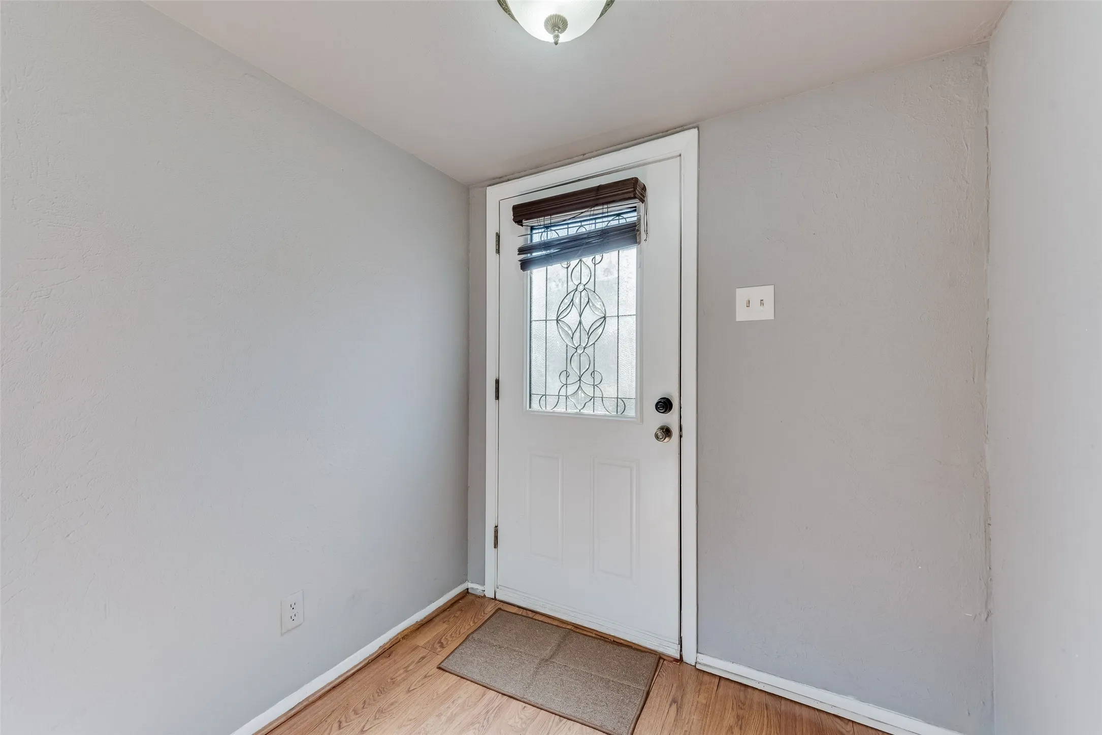 Condominium For Sale in Dallas County , 1809 E Grauwyler Road 130, Irving, Texas 75061, 2 Bedroom, 2 Bathroom, Garage spaces, 1,084 Sqft, built in 1970, mls#21304195, Real Estate Agent in Irving, Homes For Sale in Dallas county, Homes For Sale in Irving, Realtor in Irving Texas, Real Estate Brokerage Independent Realty Texas, Luminita Cordes Realtor