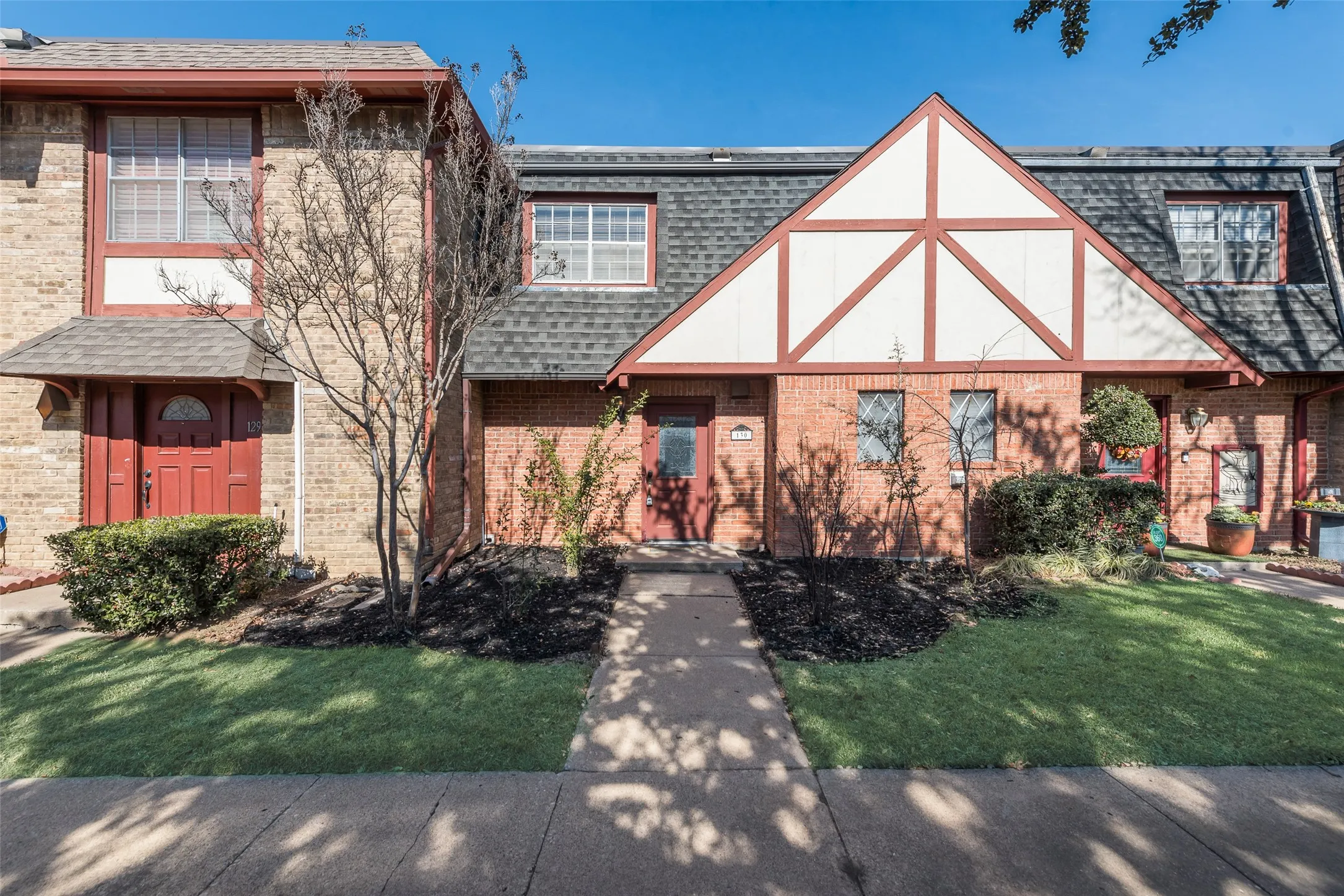 Condominium For Sale in Dallas County , 1809 E Grauwyler Road 130, Irving, Texas 75061, 2 Bedroom, 2 Bathroom, Garage spaces, 1,084 Sqft, built in 1970, mls#21304195, Real Estate Agent in Irving, Homes For Sale in Dallas county, Homes For Sale in Irving, Realtor in Irving Texas, Real Estate Brokerage Independent Realty Texas, Luminita Cordes Realtor