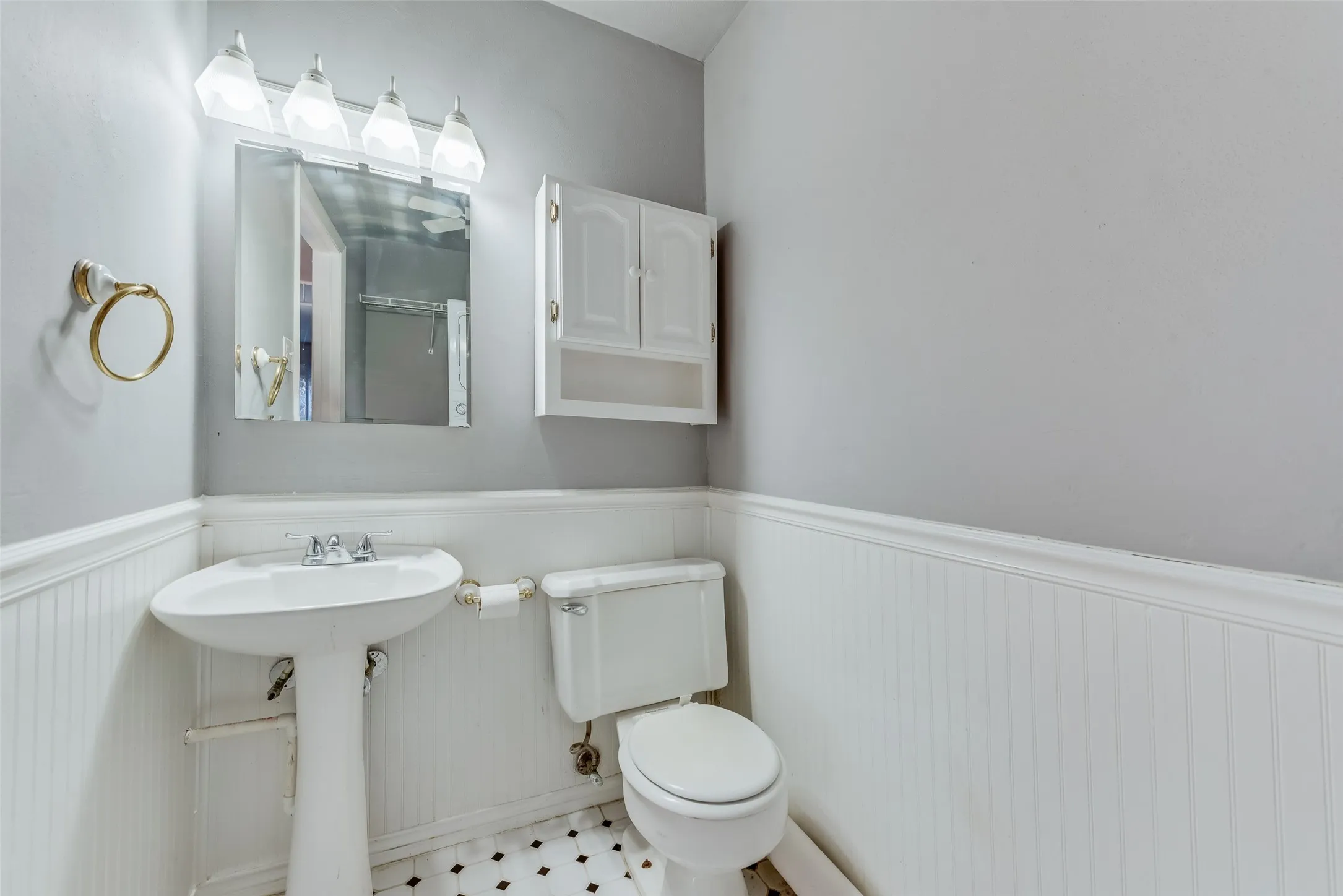 Condominium For Sale in Dallas County , 1809 E Grauwyler Road 130, Irving, Texas 75061, 2 Bedroom, 2 Bathroom, Garage spaces, 1,084 Sqft, built in 1970, mls#21304195, Real Estate Agent in Irving, Homes For Sale in Dallas county, Homes For Sale in Irving, Realtor in Irving Texas, Real Estate Brokerage Independent Realty Texas, Luminita Cordes Realtor