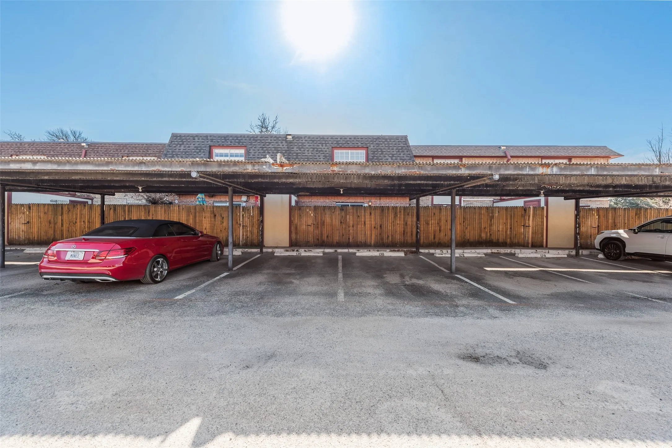 Condominium For Sale in Dallas County , 1809 E Grauwyler Road 130, Irving, Texas 75061, 2 Bedroom, 2 Bathroom, Garage spaces, 1,084 Sqft, built in 1970, mls#21304195, Real Estate Agent in Irving, Homes For Sale in Dallas county, Homes For Sale in Irving, Realtor in Irving Texas, Real Estate Brokerage Independent Realty Texas, Luminita Cordes Realtor