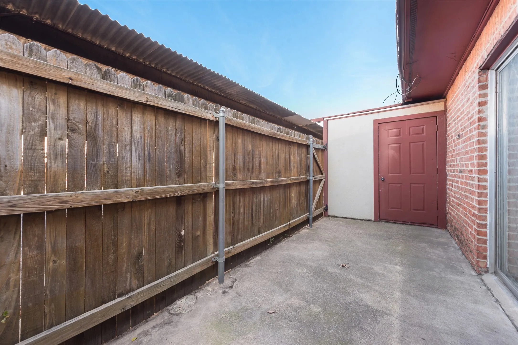 Condominium For Sale in Dallas County , 1809 E Grauwyler Road 130, Irving, Texas 75061, 2 Bedroom, 2 Bathroom, Garage spaces, 1,084 Sqft, built in 1970, mls#21304195, Real Estate Agent in Irving, Homes For Sale in Dallas county, Homes For Sale in Irving, Realtor in Irving Texas, Real Estate Brokerage Independent Realty Texas, Luminita Cordes Realtor