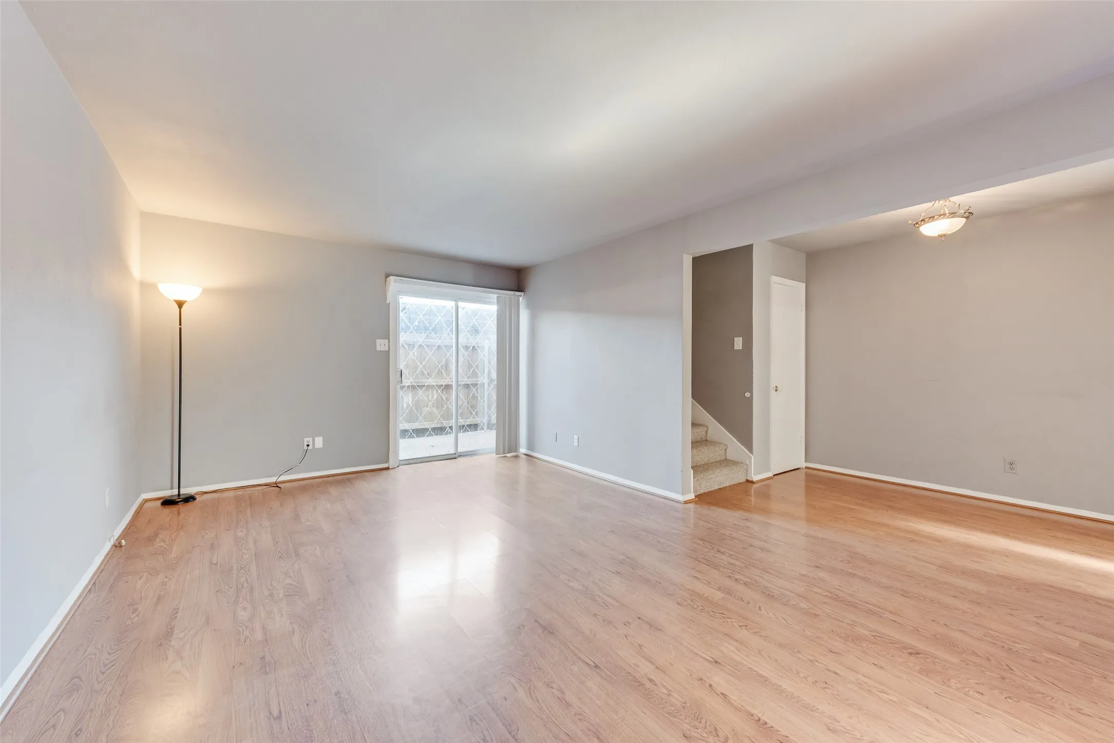 Condominium For Sale in Dallas County , 1809 E Grauwyler Road 130, Irving, Texas 75061, 2 Bedroom, 2 Bathroom, Garage spaces, 1,084 Sqft, built in 1970, mls#21304195, Real Estate Agent in Irving, Homes For Sale in Dallas county, Homes For Sale in Irving, Realtor in Irving Texas, Real Estate Brokerage Independent Realty Texas, Luminita Cordes Realtor