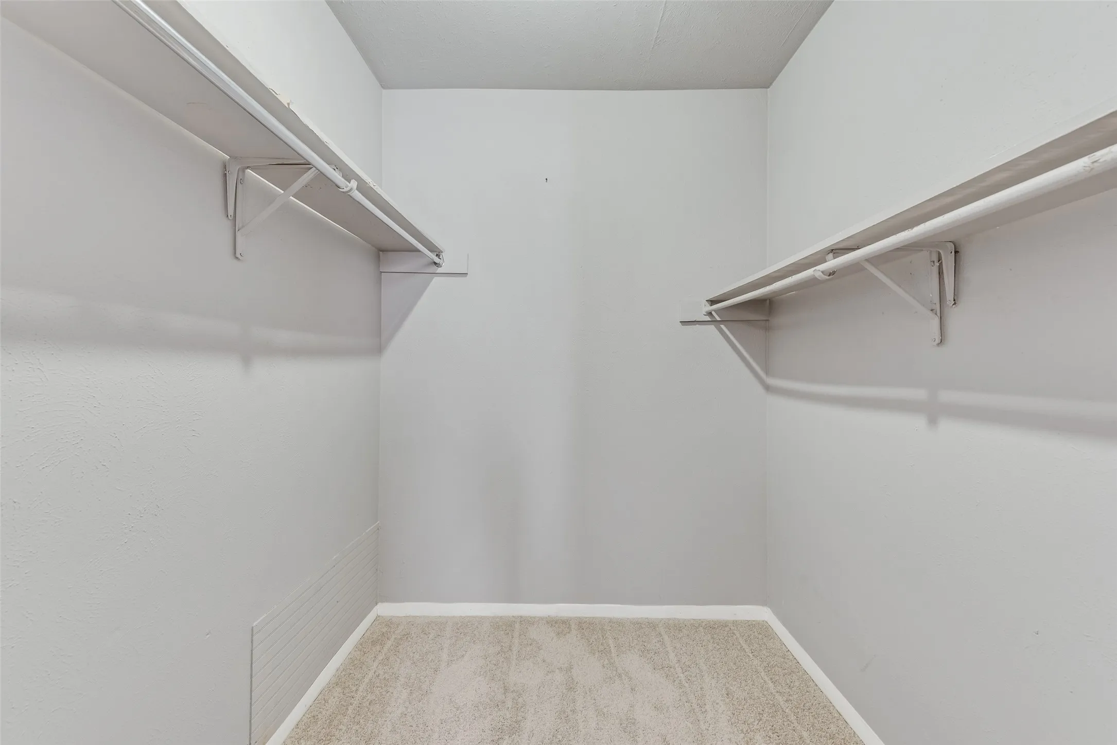 Condominium For Sale in Dallas County , 1809 E Grauwyler Road 130, Irving, Texas 75061, 2 Bedroom, 2 Bathroom, Garage spaces, 1,084 Sqft, built in 1970, mls#21304195, Real Estate Agent in Irving, Homes For Sale in Dallas county, Homes For Sale in Irving, Realtor in Irving Texas, Real Estate Brokerage Independent Realty Texas, Luminita Cordes Realtor