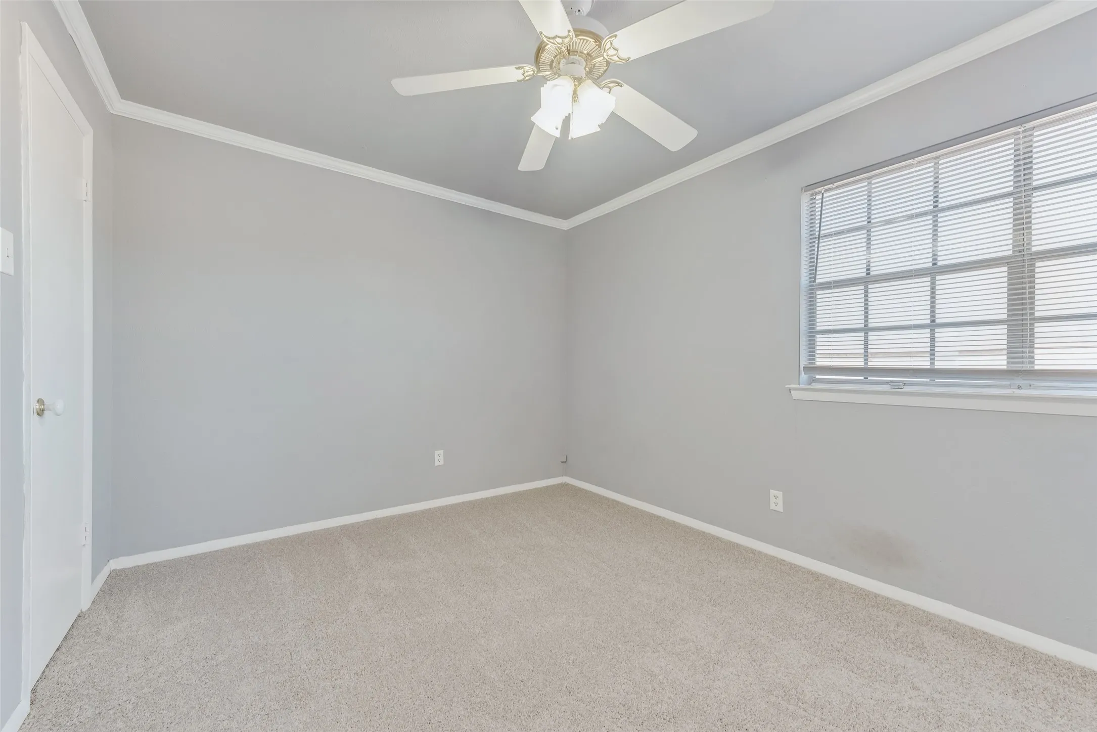 Condominium For Sale in Dallas County , 1809 E Grauwyler Road 130, Irving, Texas 75061, 2 Bedroom, 2 Bathroom, Garage spaces, 1,084 Sqft, built in 1970, mls#21304195, Real Estate Agent in Irving, Homes For Sale in Dallas county, Homes For Sale in Irving, Realtor in Irving Texas, Real Estate Brokerage Independent Realty Texas, Luminita Cordes Realtor