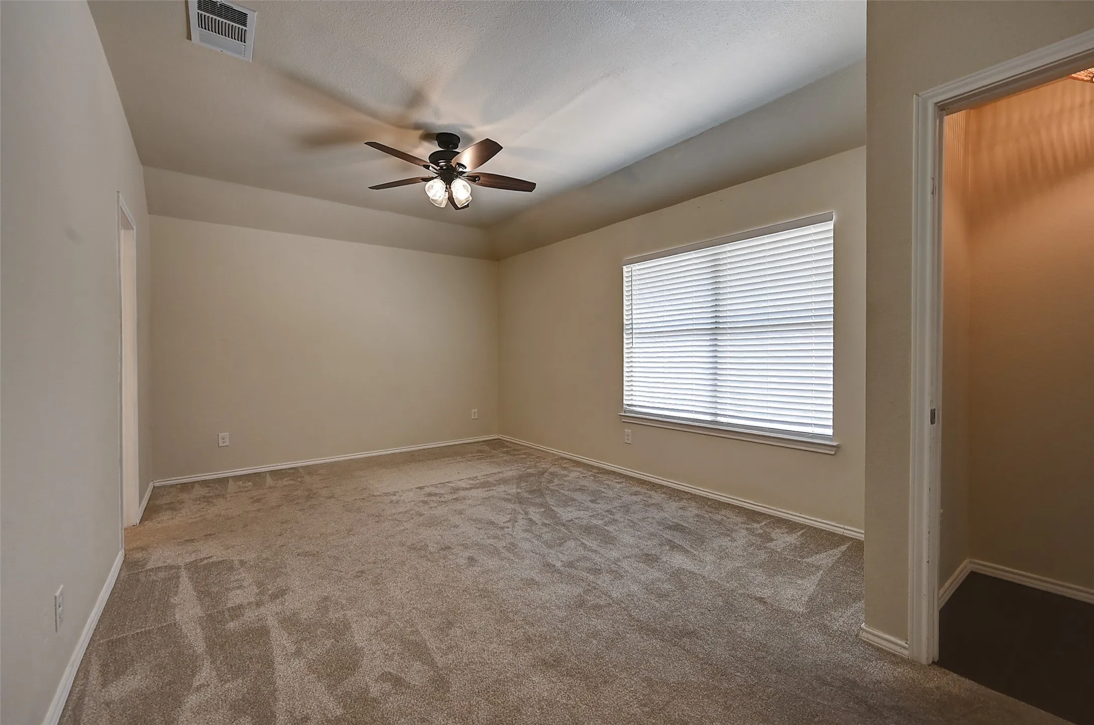 Single Family Residence For Sale in Collin County , 1508 Sandy Ridge, Mc Kinney, Texas 75069, 3 Bedroom, 2 Bathroom, 2 Garage spaces, 2,075 Sqft, built in 1995, mls#21303111, Real Estate Agent in Mc Kinney, Homes For Sale in Collin county, Homes For Sale in Mc Kinney, Realtor in Mc Kinney Texas, Real Estate Brokerage Independent Realty Texas, Luminita Cordes Realtor
