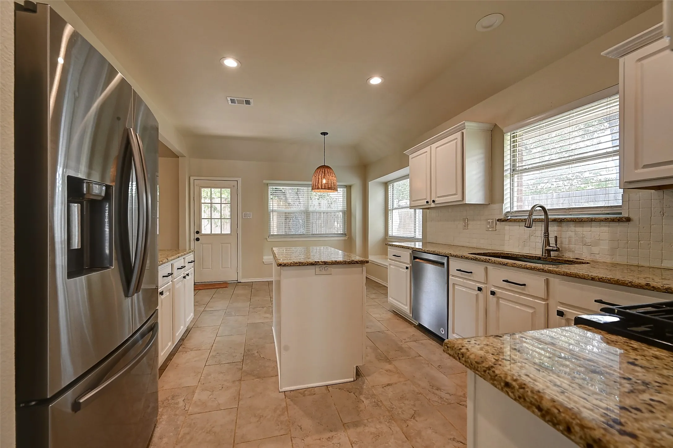 Single Family Residence For Sale in Collin County , 1508 Sandy Ridge, Mc Kinney, Texas 75069, 3 Bedroom, 2 Bathroom, 2 Garage spaces, 2,075 Sqft, built in 1995, mls#21303111, Real Estate Agent in Mc Kinney, Homes For Sale in Collin county, Homes For Sale in Mc Kinney, Realtor in Mc Kinney Texas, Real Estate Brokerage Independent Realty Texas, Luminita Cordes Realtor
