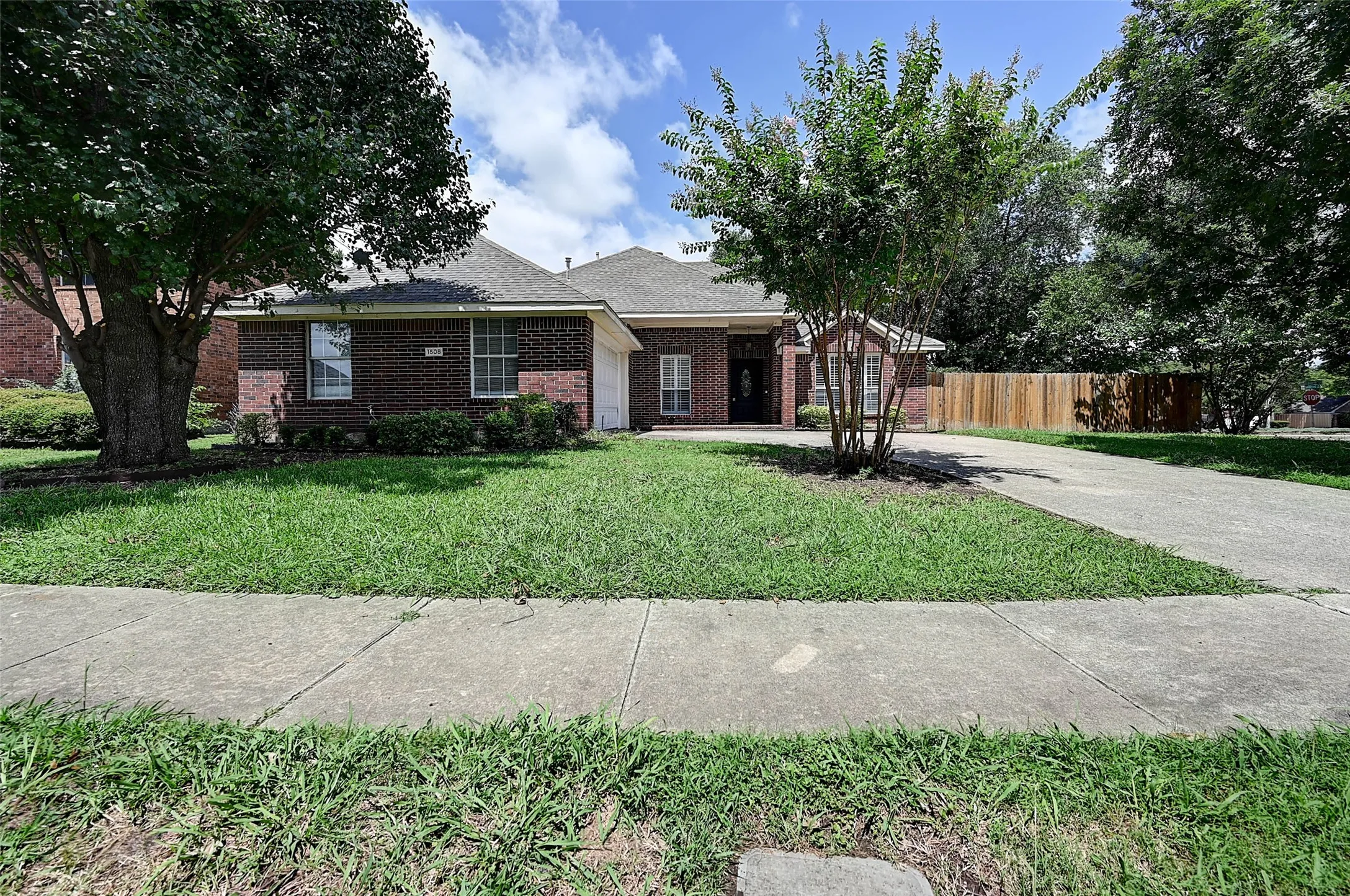 Single Family Residence For Sale in Collin County , 1508 Sandy Ridge, Mc Kinney, Texas 75069, 3 Bedroom, 2 Bathroom, 2 Garage spaces, 2,075 Sqft, built in 1995, mls#21303111, Real Estate Agent in Mc Kinney, Homes For Sale in Collin county, Homes For Sale in Mc Kinney, Realtor in Mc Kinney Texas, Real Estate Brokerage Independent Realty Texas, Luminita Cordes Realtor