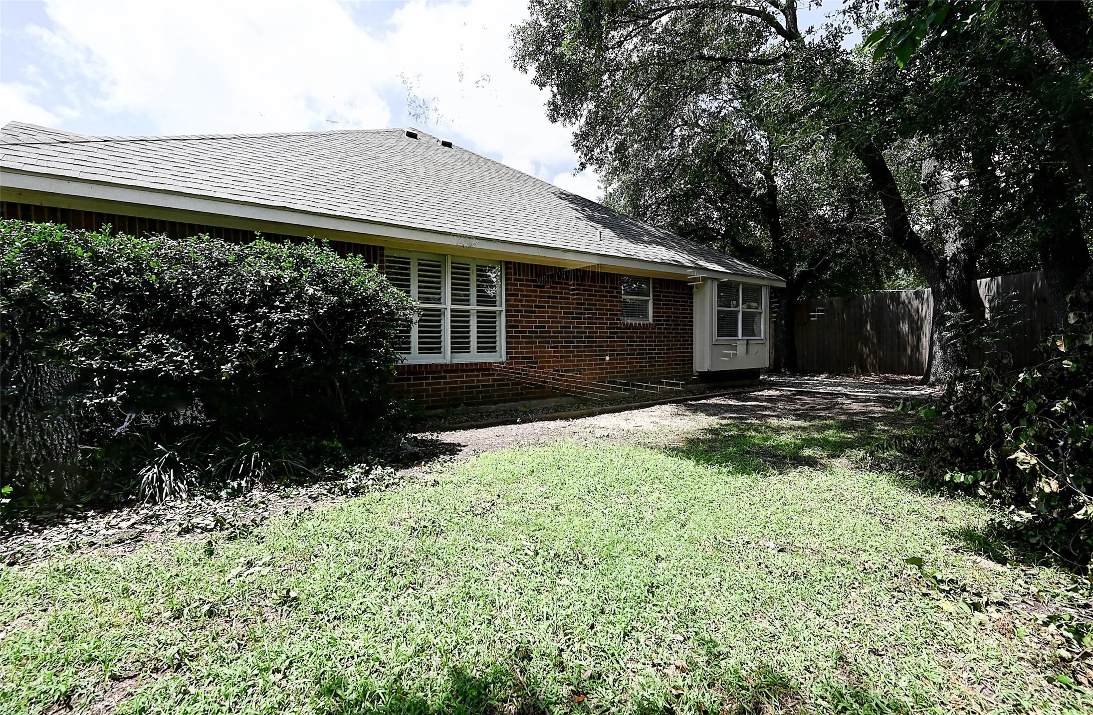Single Family Residence For Sale in Collin County , 1508 Sandy Ridge, Mc Kinney, Texas 75069, 3 Bedroom, 2 Bathroom, 2 Garage spaces, 2,075 Sqft, built in 1995, mls#21303111, Real Estate Agent in Mc Kinney, Homes For Sale in Collin county, Homes For Sale in Mc Kinney, Realtor in Mc Kinney Texas, Real Estate Brokerage Independent Realty Texas, Luminita Cordes Realtor