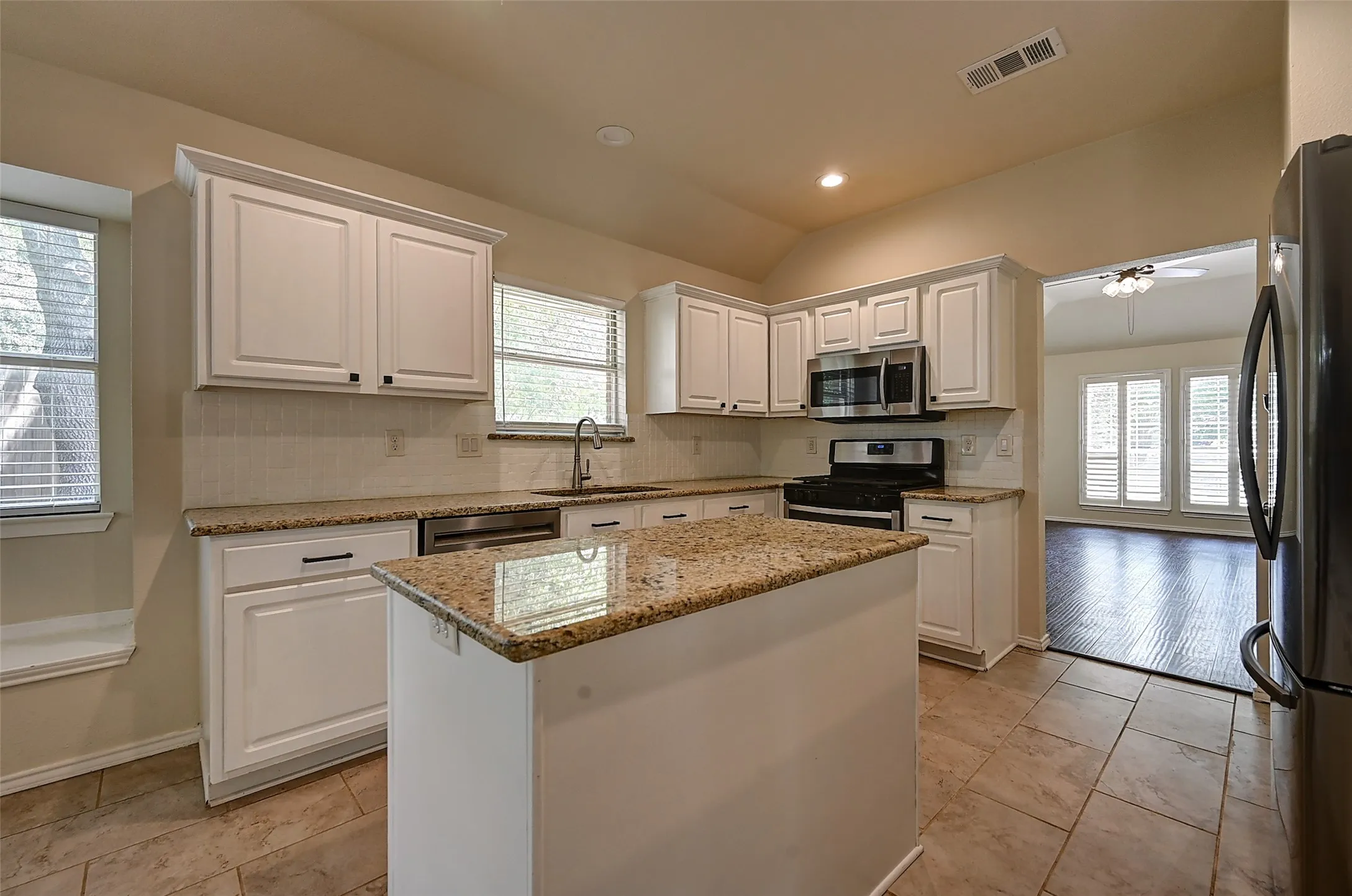 Single Family Residence For Sale in Collin County , 1508 Sandy Ridge, Mc Kinney, Texas 75069, 3 Bedroom, 2 Bathroom, 2 Garage spaces, 2,075 Sqft, built in 1995, mls#21303111, Real Estate Agent in Mc Kinney, Homes For Sale in Collin county, Homes For Sale in Mc Kinney, Realtor in Mc Kinney Texas, Real Estate Brokerage Independent Realty Texas, Luminita Cordes Realtor