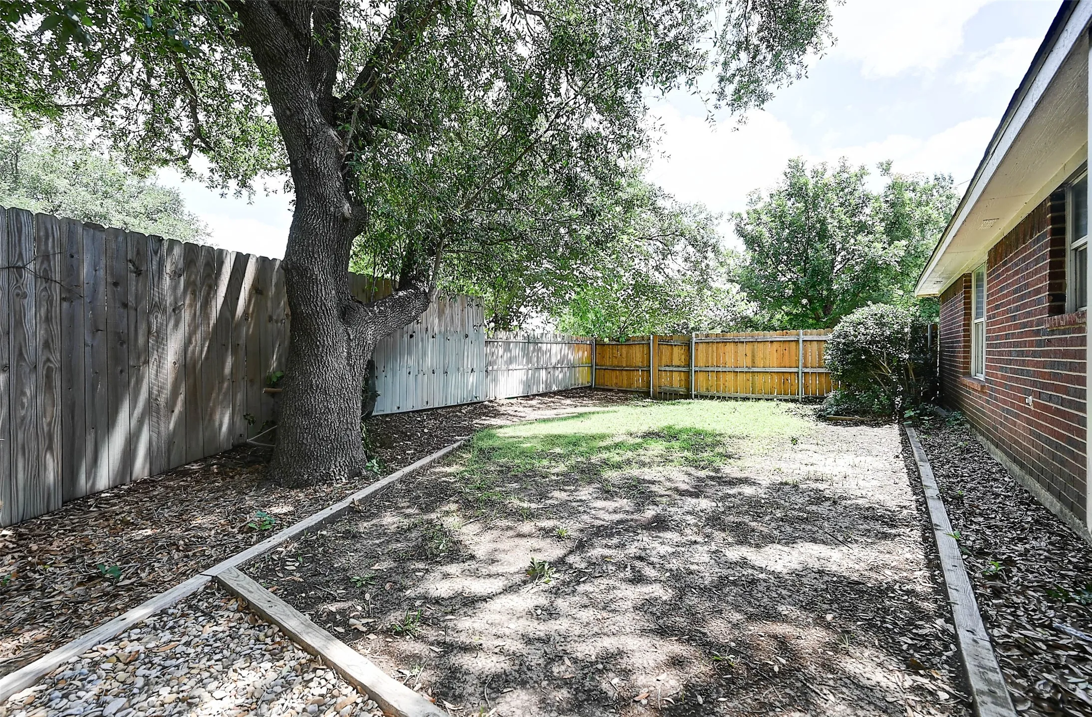 Single Family Residence For Sale in Collin County , 1508 Sandy Ridge, Mc Kinney, Texas 75069, 3 Bedroom, 2 Bathroom, 2 Garage spaces, 2,075 Sqft, built in 1995, mls#21303111, Real Estate Agent in Mc Kinney, Homes For Sale in Collin county, Homes For Sale in Mc Kinney, Realtor in Mc Kinney Texas, Real Estate Brokerage Independent Realty Texas, Luminita Cordes Realtor