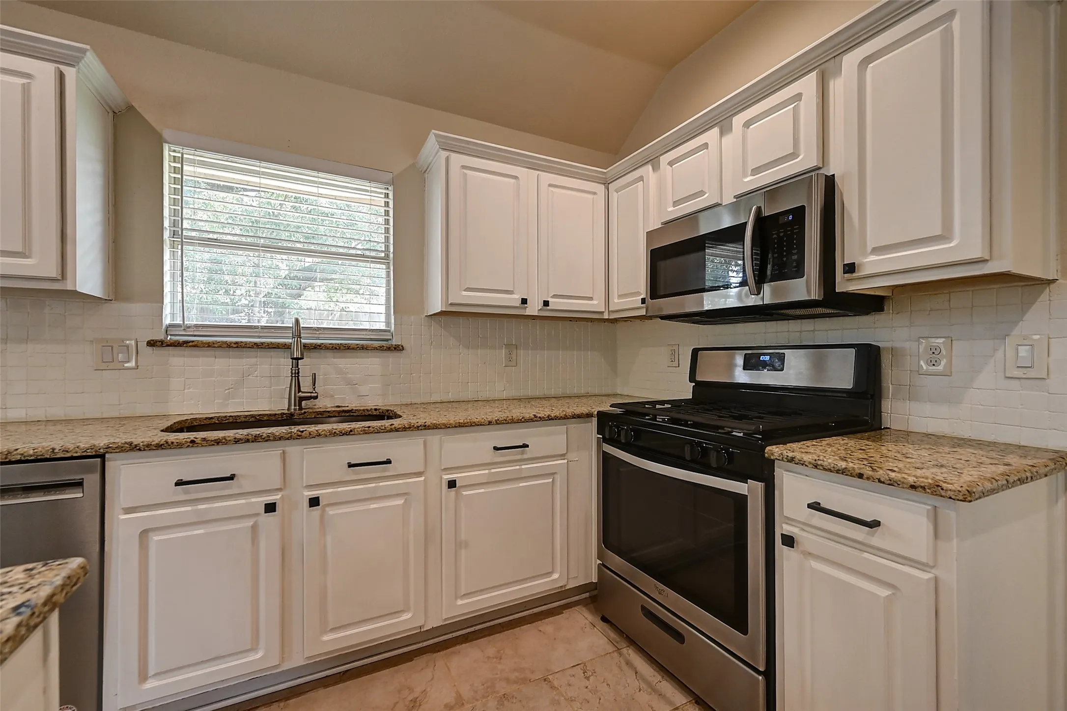 Single Family Residence For Sale in Collin County , 1508 Sandy Ridge, Mc Kinney, Texas 75069, 3 Bedroom, 2 Bathroom, 2 Garage spaces, 2,075 Sqft, built in 1995, mls#21303111, Real Estate Agent in Mc Kinney, Homes For Sale in Collin county, Homes For Sale in Mc Kinney, Realtor in Mc Kinney Texas, Real Estate Brokerage Independent Realty Texas, Luminita Cordes Realtor