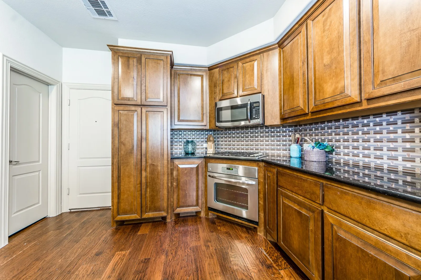 Townhouse For Rent in Collin County , 5722 Kate Avenue, Plano, Texas 75024, 3 Bedroom, 4 Bathroom, 2 Garage spaces, 2,039 Sqft, built in 2012, mls#21304221, Real Estate Agent in Plano, Homes For Rent in Collin county, Homes For Rent in Plano, Realtor in Plano Texas, Real Estate Brokerage Independent Realty Texas, Luminita Cordes Realtor