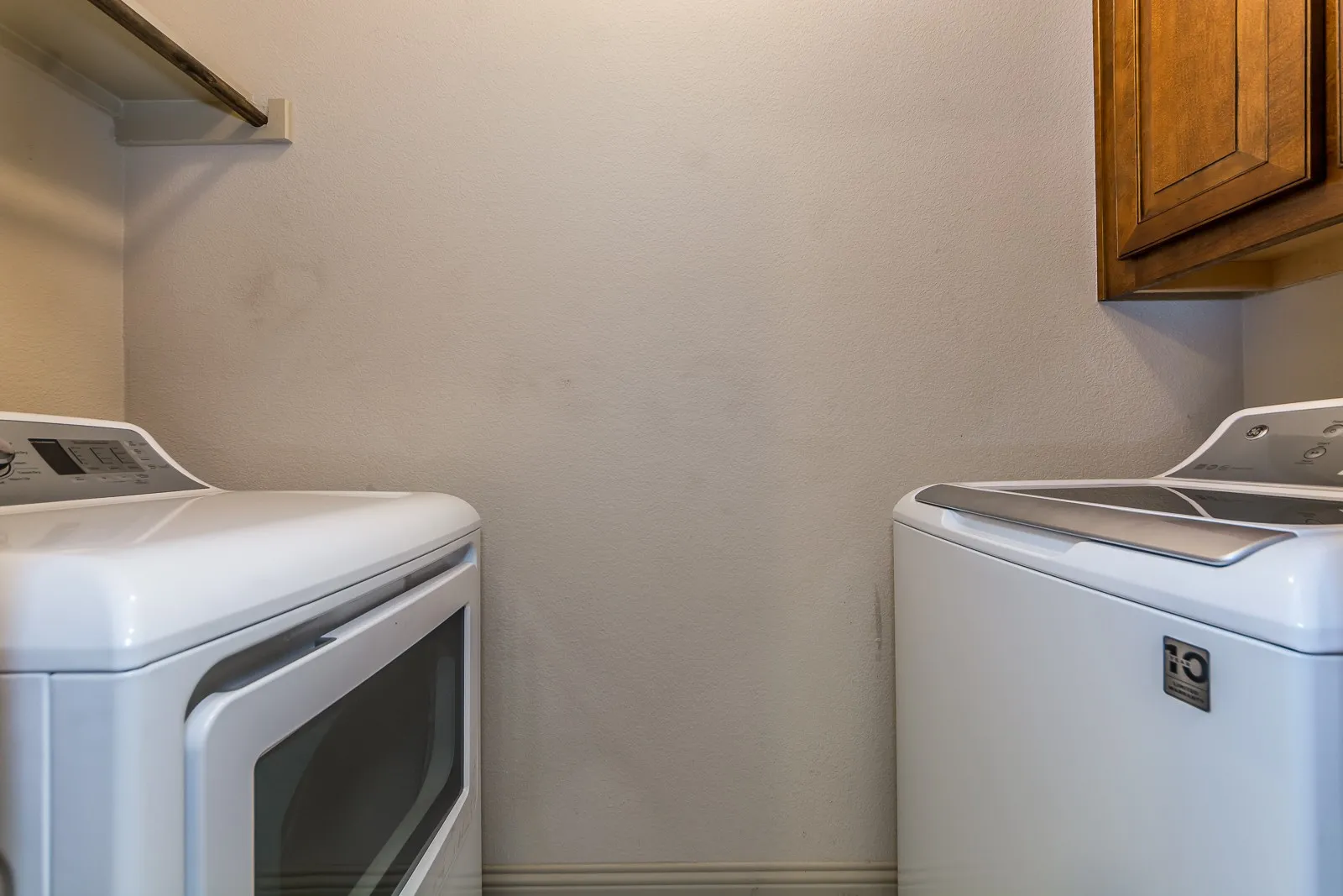 Townhouse For Rent in Collin County , 5722 Kate Avenue, Plano, Texas 75024, 3 Bedroom, 4 Bathroom, 2 Garage spaces, 2,039 Sqft, built in 2012, mls#21304221, Real Estate Agent in Plano, Homes For Rent in Collin county, Homes For Rent in Plano, Realtor in Plano Texas, Real Estate Brokerage Independent Realty Texas, Luminita Cordes Realtor