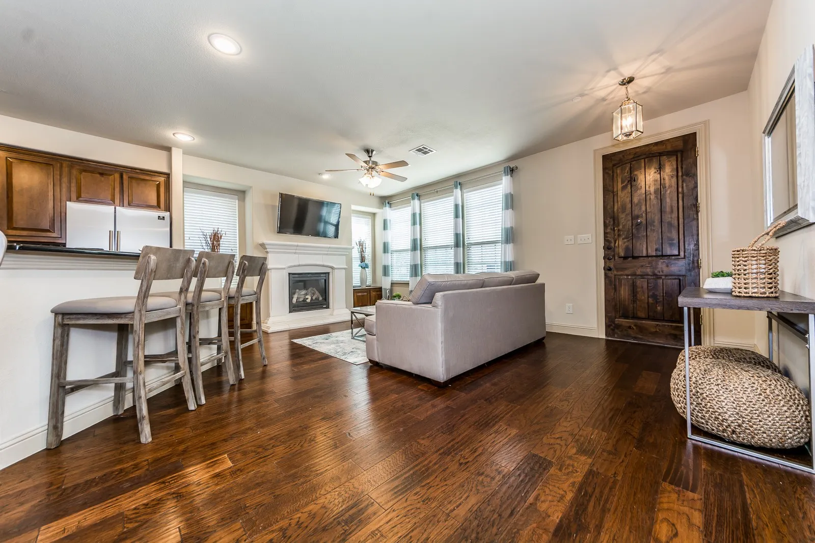 Townhouse For Rent in Collin County , 5722 Kate Avenue, Plano, Texas 75024, 3 Bedroom, 4 Bathroom, 2 Garage spaces, 2,039 Sqft, built in 2012, mls#21304221, Real Estate Agent in Plano, Homes For Rent in Collin county, Homes For Rent in Plano, Realtor in Plano Texas, Real Estate Brokerage Independent Realty Texas, Luminita Cordes Realtor