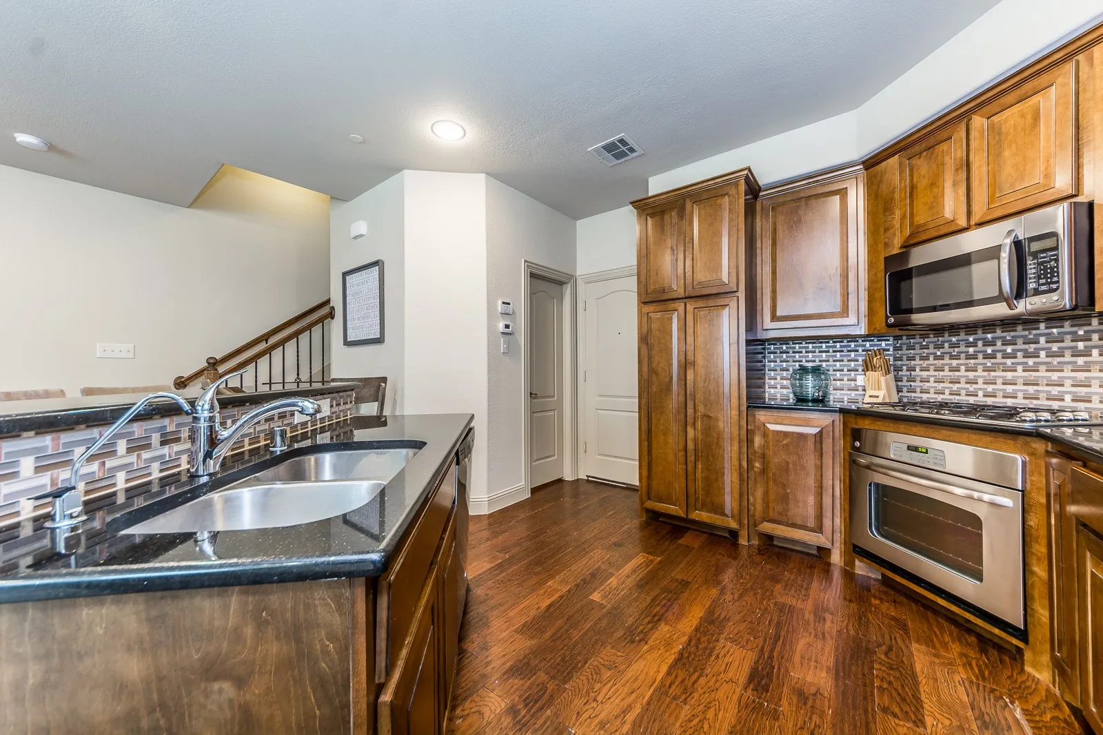 Townhouse For Rent in Collin County , 5722 Kate Avenue, Plano, Texas 75024, 3 Bedroom, 4 Bathroom, 2 Garage spaces, 2,039 Sqft, built in 2012, mls#21304221, Real Estate Agent in Plano, Homes For Rent in Collin county, Homes For Rent in Plano, Realtor in Plano Texas, Real Estate Brokerage Independent Realty Texas, Luminita Cordes Realtor