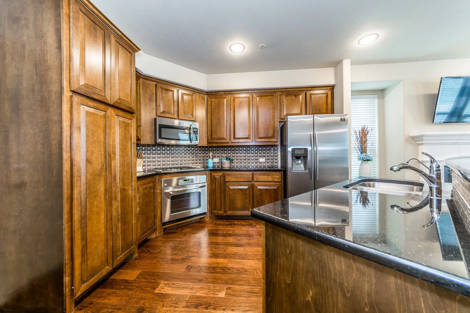 Townhouse For Rent in Collin County , 5722 Kate Avenue, Plano, Texas 75024, 3 Bedroom, 4 Bathroom, 2 Garage spaces, 2,039 Sqft, built in 2012, mls#21304221, Real Estate Agent in Plano, Homes For Rent in Collin county, Homes For Rent in Plano, Realtor in Plano Texas, Real Estate Brokerage Independent Realty Texas, Luminita Cordes Realtor