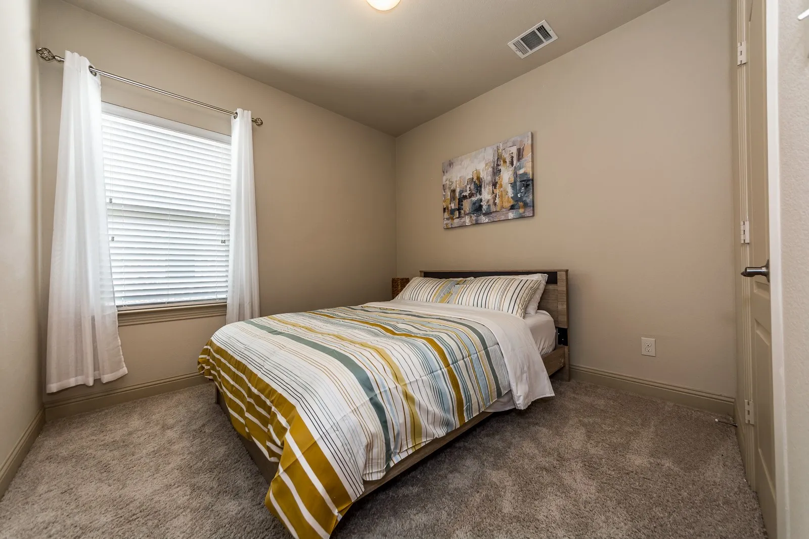 Townhouse For Rent in Collin County , 5722 Kate Avenue, Plano, Texas 75024, 3 Bedroom, 4 Bathroom, 2 Garage spaces, 2,039 Sqft, built in 2012, mls#21304221, Real Estate Agent in Plano, Homes For Rent in Collin county, Homes For Rent in Plano, Realtor in Plano Texas, Real Estate Brokerage Independent Realty Texas, Luminita Cordes Realtor
