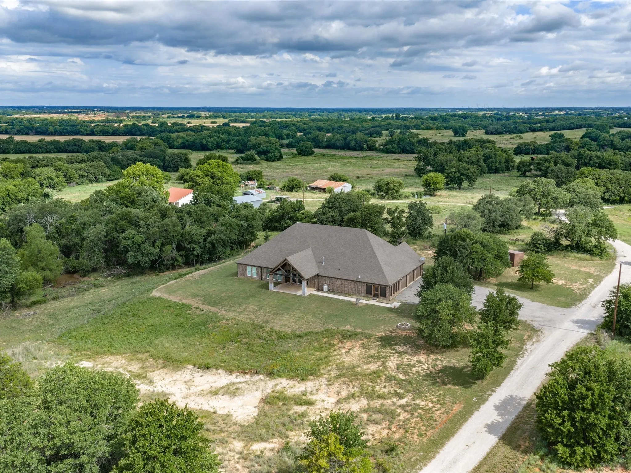 Single Family Residence For Sale in Wise County , 910 County Road 1111, Decatur, Texas 76234, 3 Bedroom, 4 Bathroom, 3 Garage spaces, 4,180 Sqft, built in 2015, mls#21303921, Real Estate Agent in Decatur, Homes For Sale in Wise county, Homes For Sale in Decatur, Realtor in Decatur Texas, Real Estate Brokerage Independent Realty Texas, Luminita Cordes Realtor