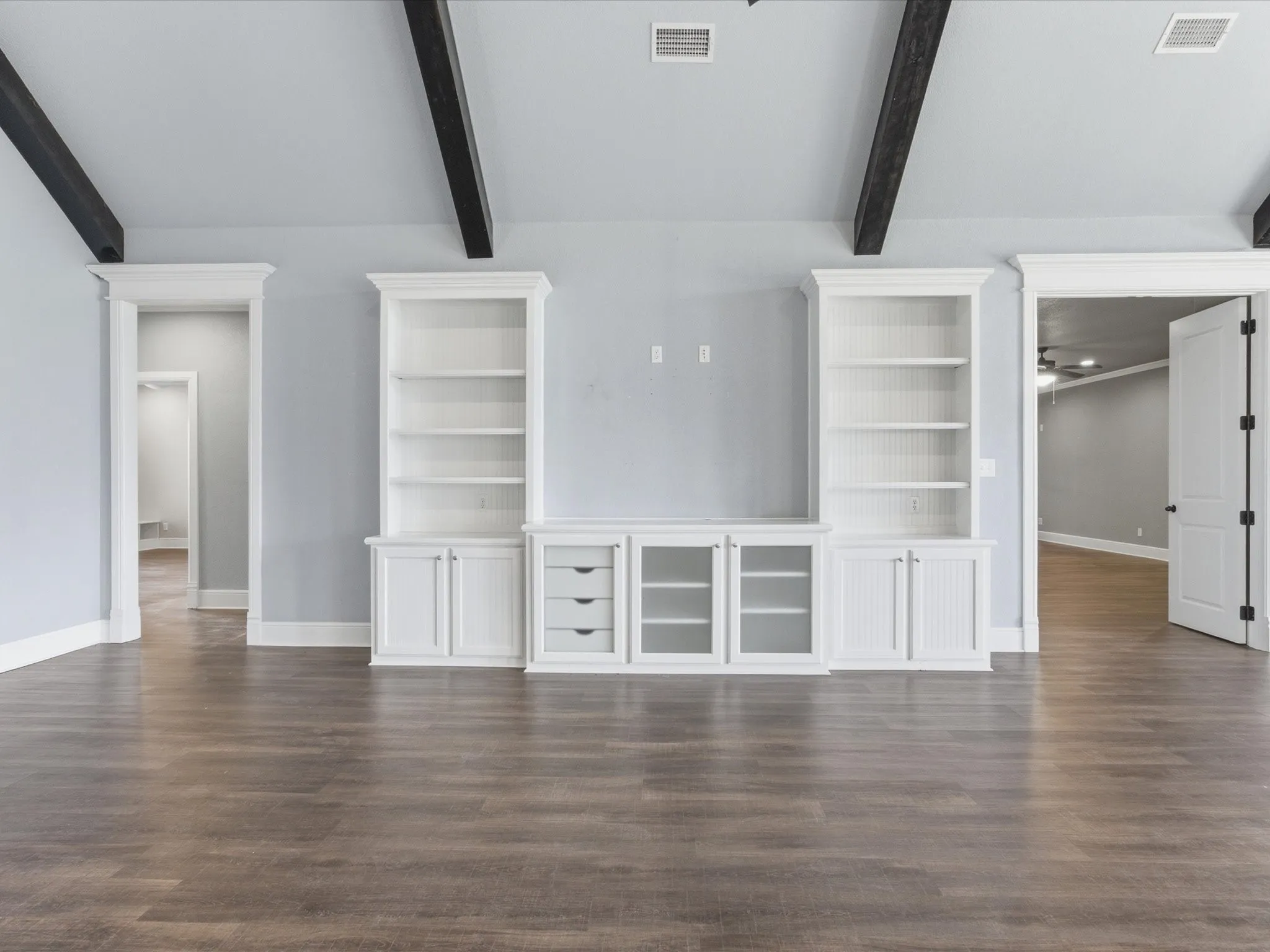 Single Family Residence For Sale in Wise County , 910 County Road 1111, Decatur, Texas 76234, 3 Bedroom, 4 Bathroom, 3 Garage spaces, 4,180 Sqft, built in 2015, mls#21303921, Real Estate Agent in Decatur, Homes For Sale in Wise county, Homes For Sale in Decatur, Realtor in Decatur Texas, Real Estate Brokerage Independent Realty Texas, Luminita Cordes Realtor