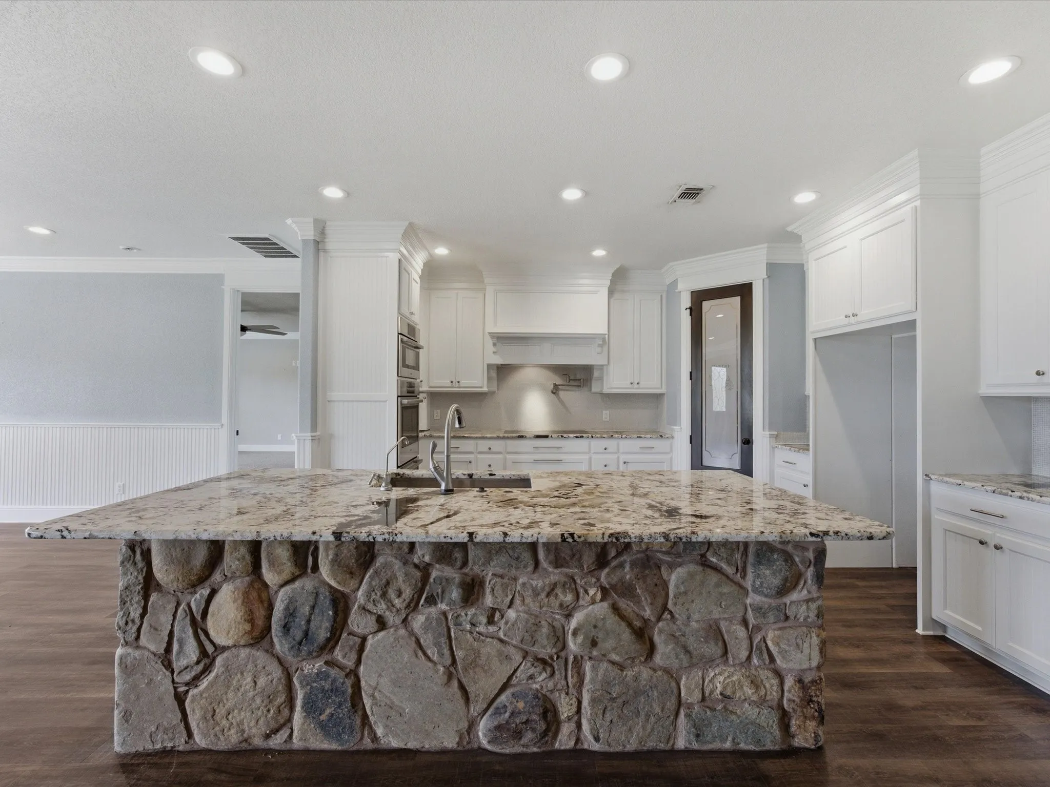 Single Family Residence For Sale in Wise County , 910 County Road 1111, Decatur, Texas 76234, 3 Bedroom, 4 Bathroom, 3 Garage spaces, 4,180 Sqft, built in 2015, mls#21303921, Real Estate Agent in Decatur, Homes For Sale in Wise county, Homes For Sale in Decatur, Realtor in Decatur Texas, Real Estate Brokerage Independent Realty Texas, Luminita Cordes Realtor