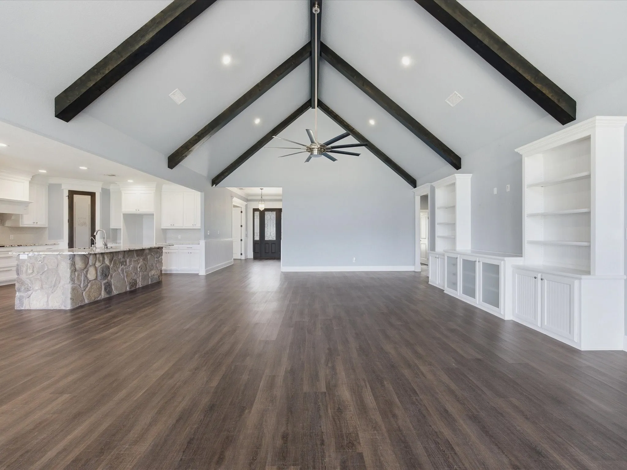 Single Family Residence For Sale in Wise County , 910 County Road 1111, Decatur, Texas 76234, 3 Bedroom, 4 Bathroom, 3 Garage spaces, 4,180 Sqft, built in 2015, mls#21303921, Real Estate Agent in Decatur, Homes For Sale in Wise county, Homes For Sale in Decatur, Realtor in Decatur Texas, Real Estate Brokerage Independent Realty Texas, Luminita Cordes Realtor
