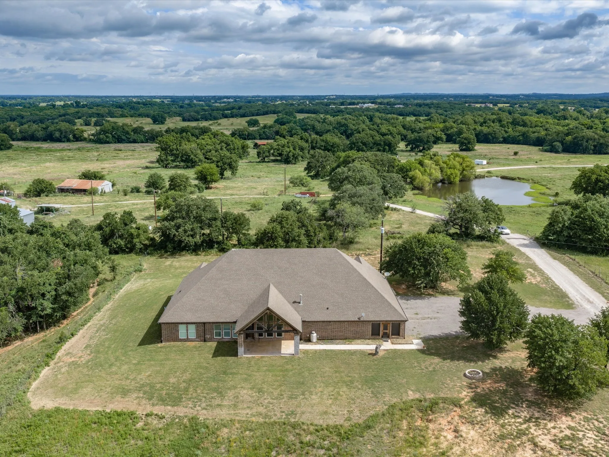 Single Family Residence For Sale in Wise County , 910 County Road 1111, Decatur, Texas 76234, 3 Bedroom, 4 Bathroom, 3 Garage spaces, 4,180 Sqft, built in 2015, mls#21303921, Real Estate Agent in Decatur, Homes For Sale in Wise county, Homes For Sale in Decatur, Realtor in Decatur Texas, Real Estate Brokerage Independent Realty Texas, Luminita Cordes Realtor