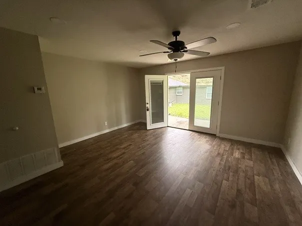 Single Family Residence For Sale in Kaufman County , 515 Burgett Street, Forney, Texas 75126, 3 Bedroom, 2 Bathroom, Garage spaces, 1,632 Sqft, built in 1960, mls#21304272, Real Estate Agent in Forney, Homes For Sale in Kaufman county, Homes For Sale in Forney, Realtor in Forney Texas, Real Estate Brokerage Independent Realty Texas, Luminita Cordes Realtor