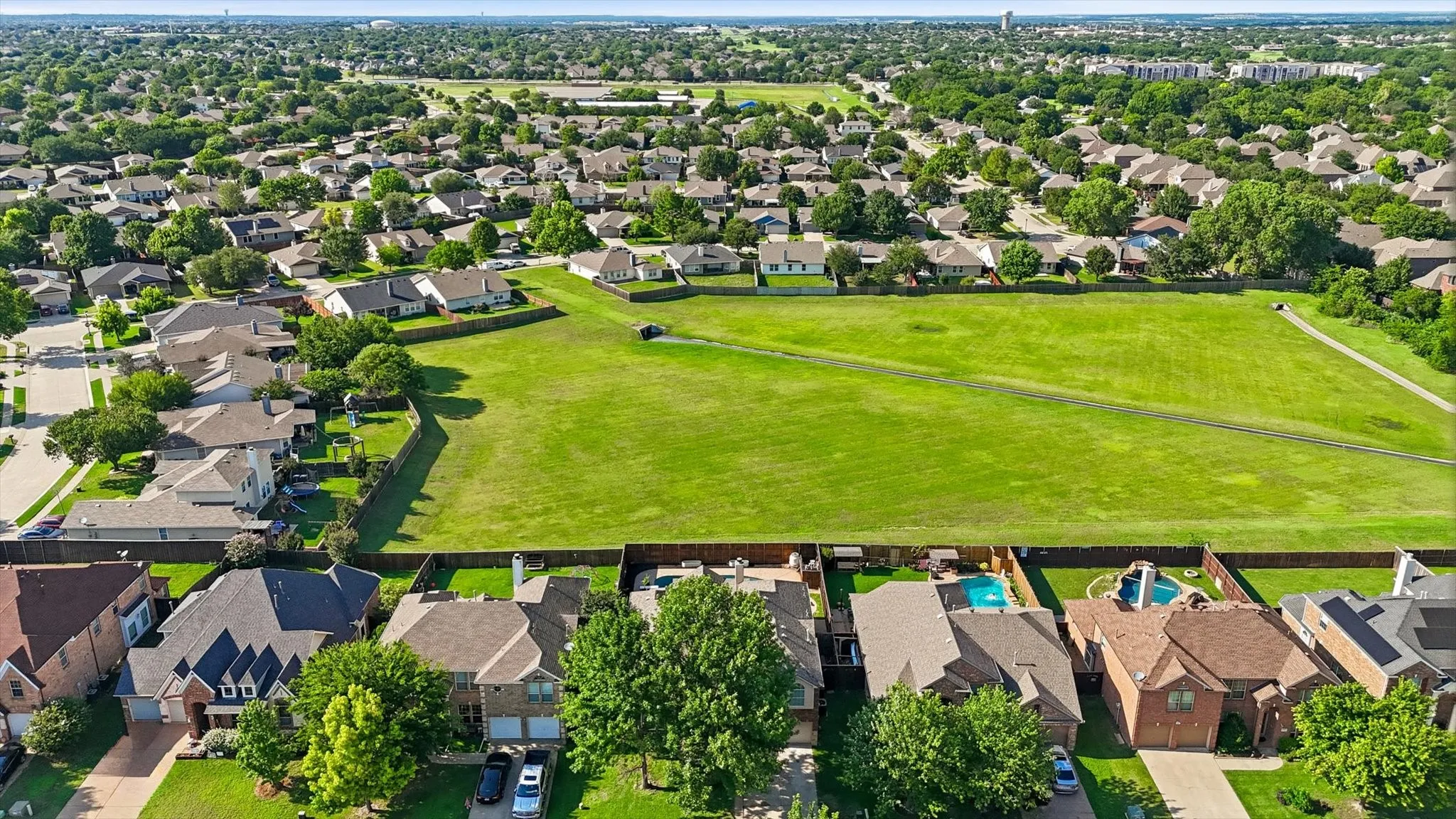 Single Family Residence For Sale in Collin County , 15226 Preachers Lane, Frisco, Texas 75035, 5 Bedroom, 4 Bathroom, 2 Garage spaces, 3,857 Sqft, built in 2005, mls#21289818, Real Estate Agent in Frisco, Homes For Sale in Collin county, Homes For Sale in Frisco, Realtor in Frisco Texas, Real Estate Brokerage Independent Realty Texas, Luminita Cordes Realtor