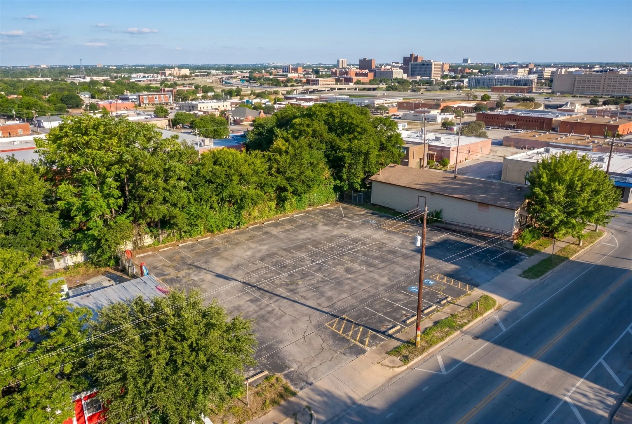 Business For Sale in Tarrant County , 315 Hemphill Street, Fort Worth, Texas 76104, 0, 0, Garage spaces, 2,480 Sqft, built in 1949, mls#21304275, Real Estate Agent in Fort Worth, Homes For Sale in Tarrant county, Homes For Sale in Fort Worth, Realtor in Fort Worth Texas, Real Estate Brokerage Independent Realty Texas, Luminita Cordes Realtor