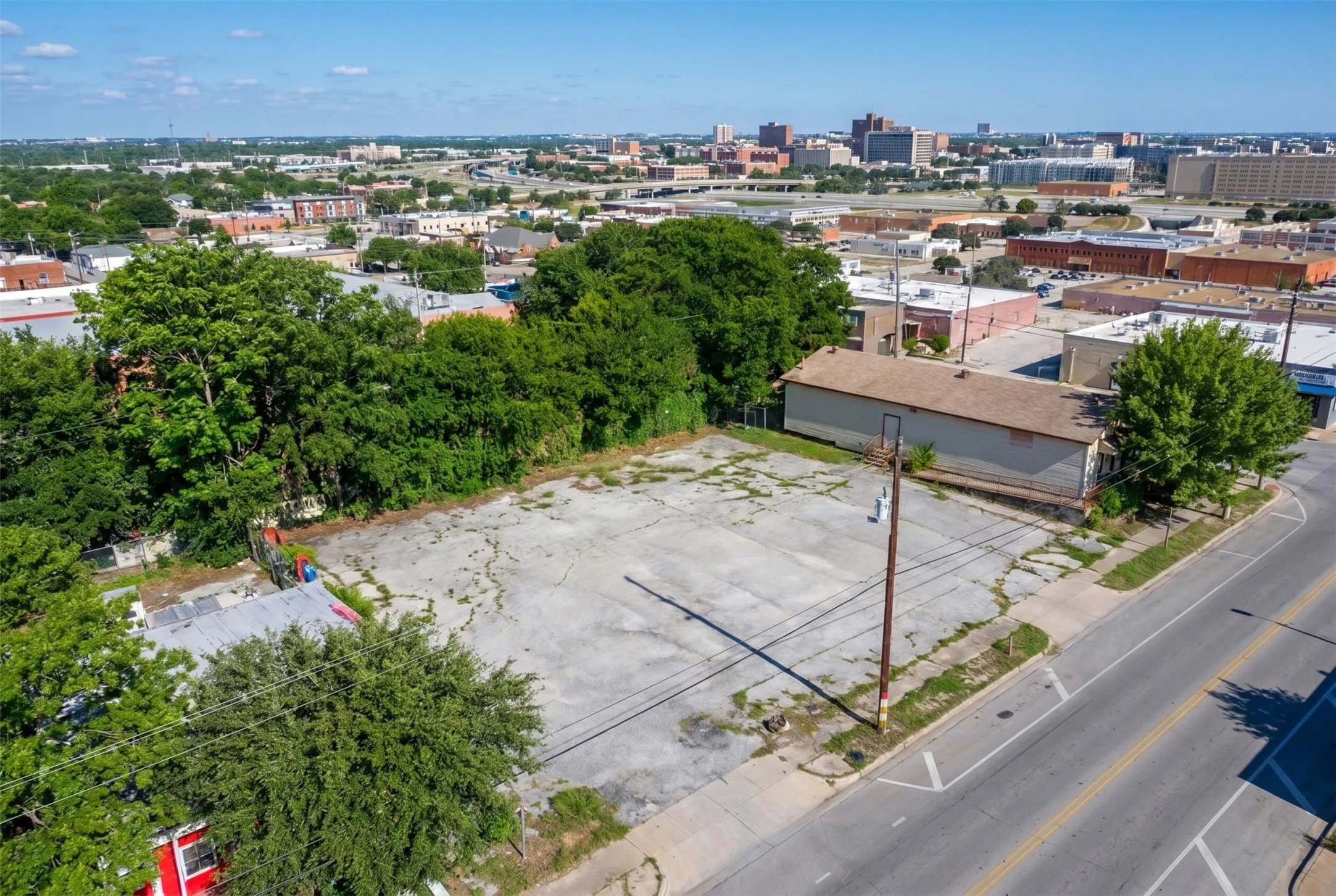 Business For Sale in Tarrant County , 315 Hemphill Street, Fort Worth, Texas 76104, 0, 0, Garage spaces, 2,480 Sqft, built in 1949, mls#21304275, Real Estate Agent in Fort Worth, Homes For Sale in Tarrant county, Homes For Sale in Fort Worth, Realtor in Fort Worth Texas, Real Estate Brokerage Independent Realty Texas, Luminita Cordes Realtor